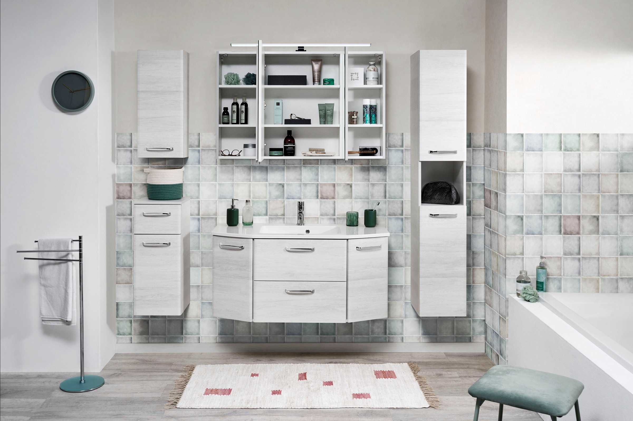 Saphir Hängeschrank »Quickset Wand-Badschrank 30 cm breit mit 1 Tür und 2 Glas-Einlegeböden« Badezimmer-Hängeschrank inkl. Türdämpfer, Griffe in Chrom Glanz