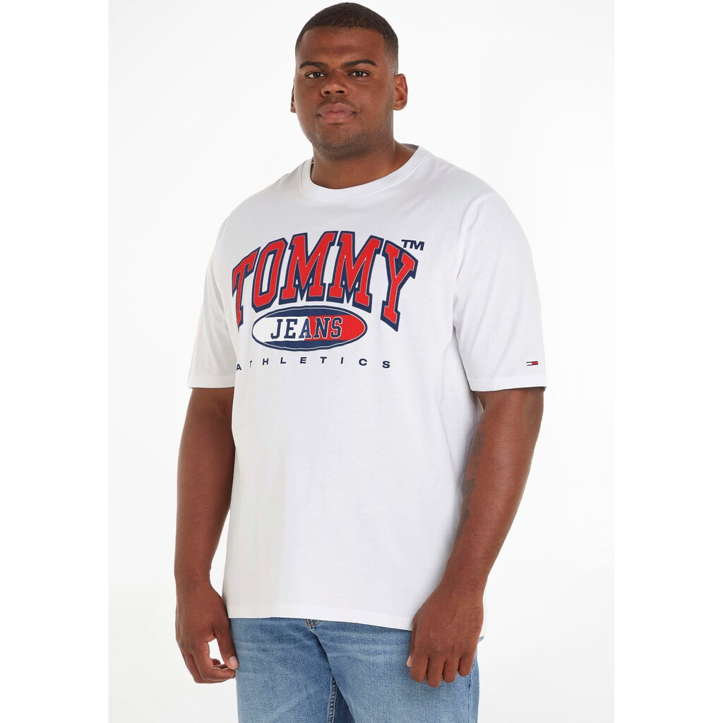 Tommy Jeans Plus T-Shirt »TJM PLUS ESSENTIAL GRAPHIC TEE« mit Print auf der Brust Tommy Jeans Plus T-Shirt »TJM PLUS ESSENTIAL GRAPHIC TEE« mit Print auf der Brust