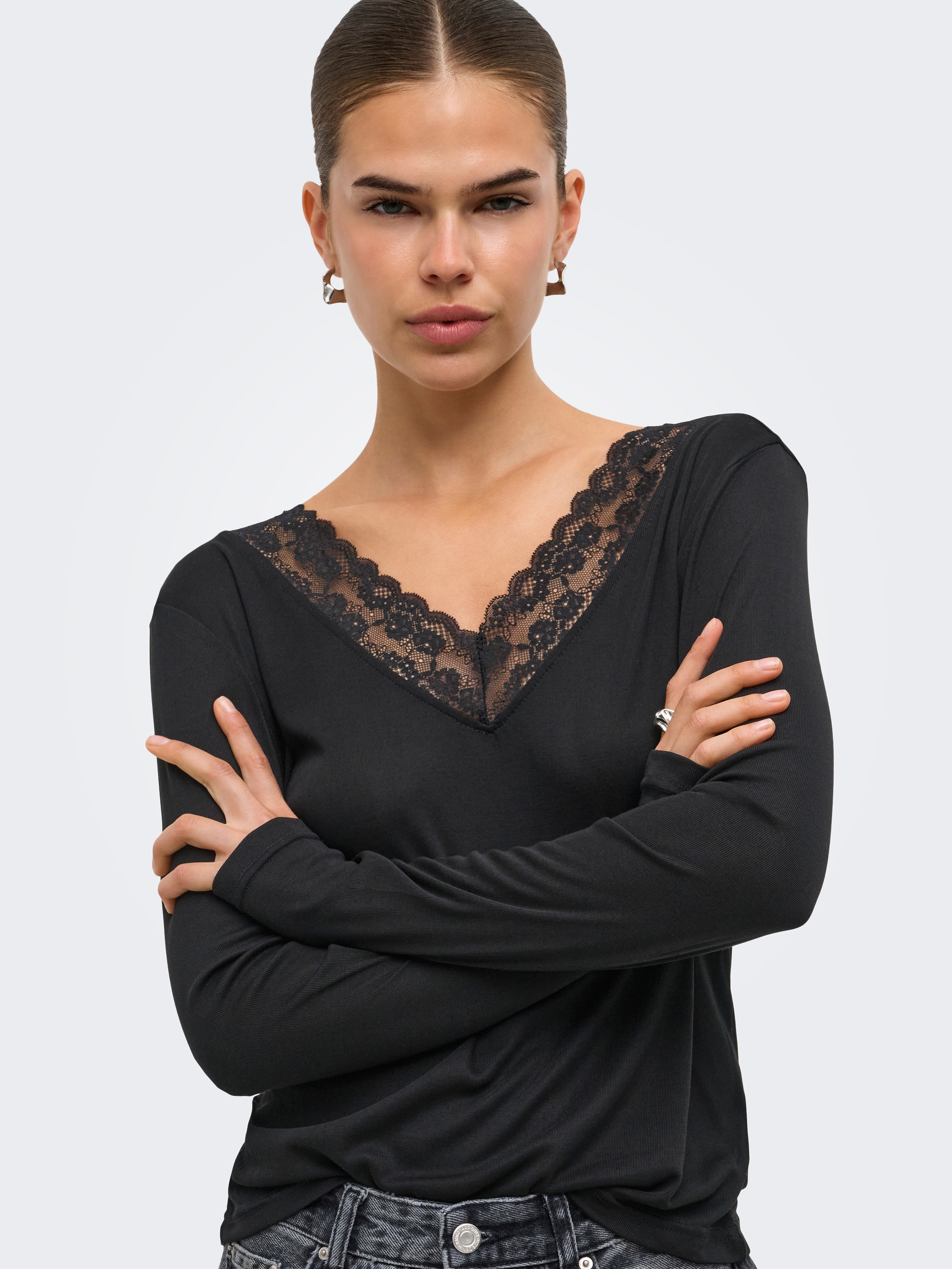 ONLY Langarmshirt »ONLIDA L/S V NECK LACE TOP CS JRS« Viskosemischung, regular fit