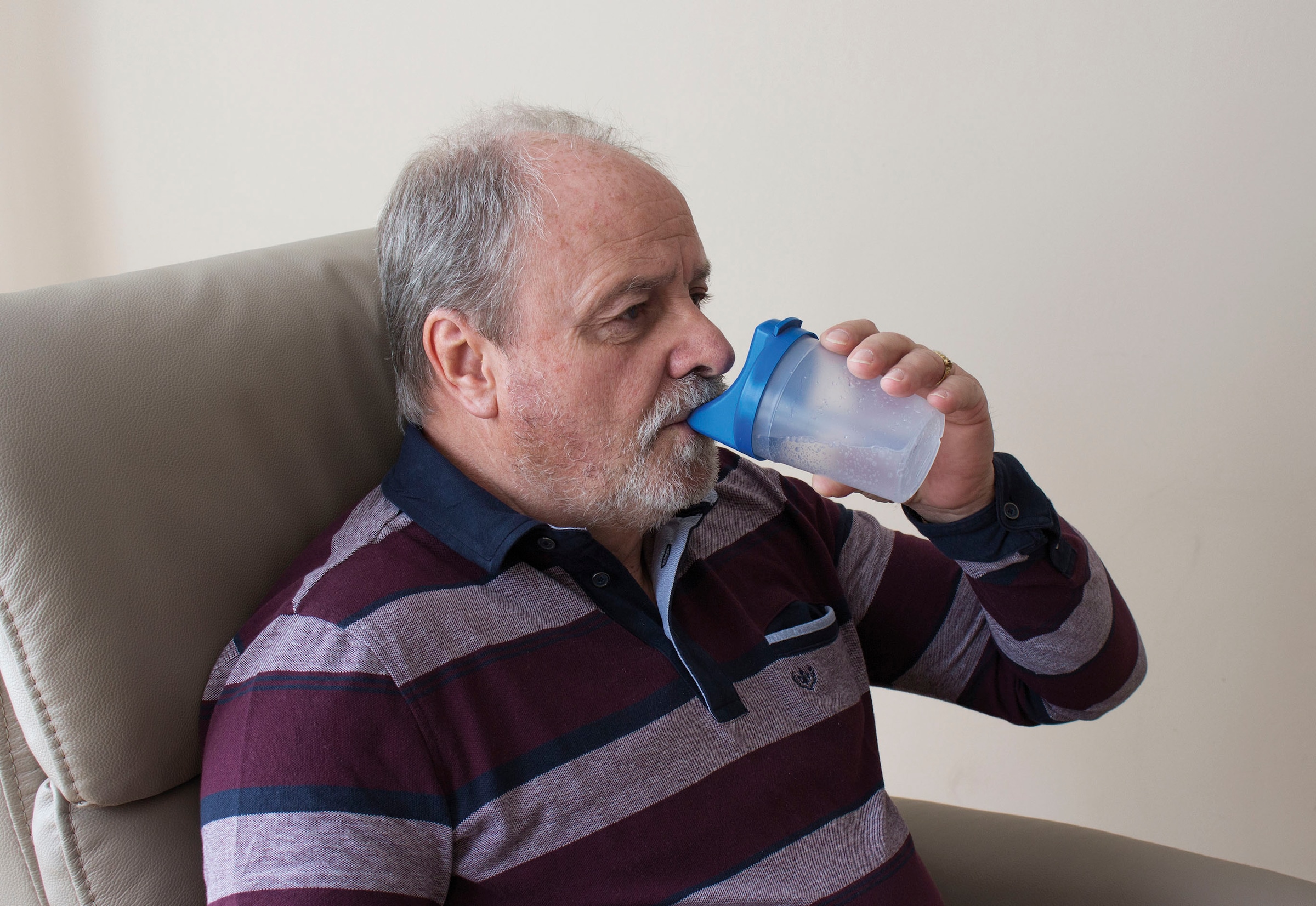 Hydas Schnabelbecher »Pillenschlucker für eine mühelose Tabletteneinnahme« Ideal für Kinder sowie ältere und hilfsbedürftige Menschen