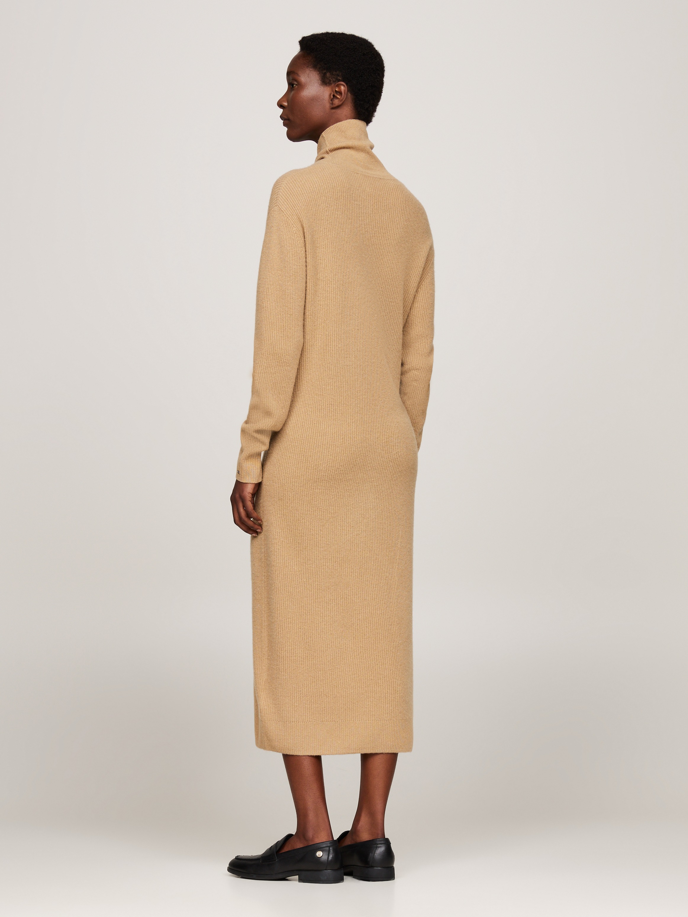 Tommy Hilfiger Strickkleid »WOOL CASH ROLL-NK LONG DRESS«, mit Logostickerei, in Rippoptik