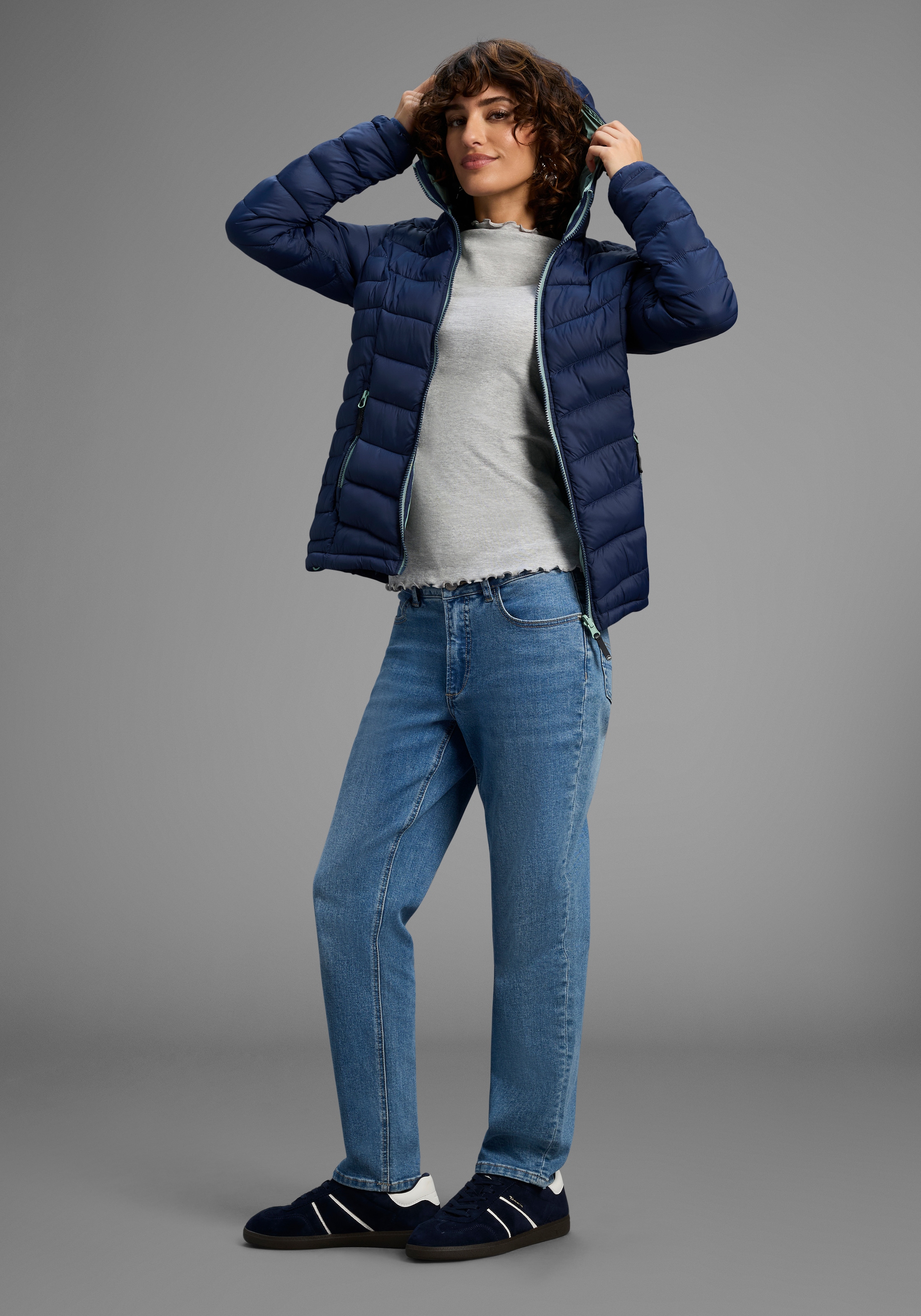 Polarino Steppjacke, mit Kapuze, Übergangsjacke für kühle Tage, aus leichtem Webmaterial
