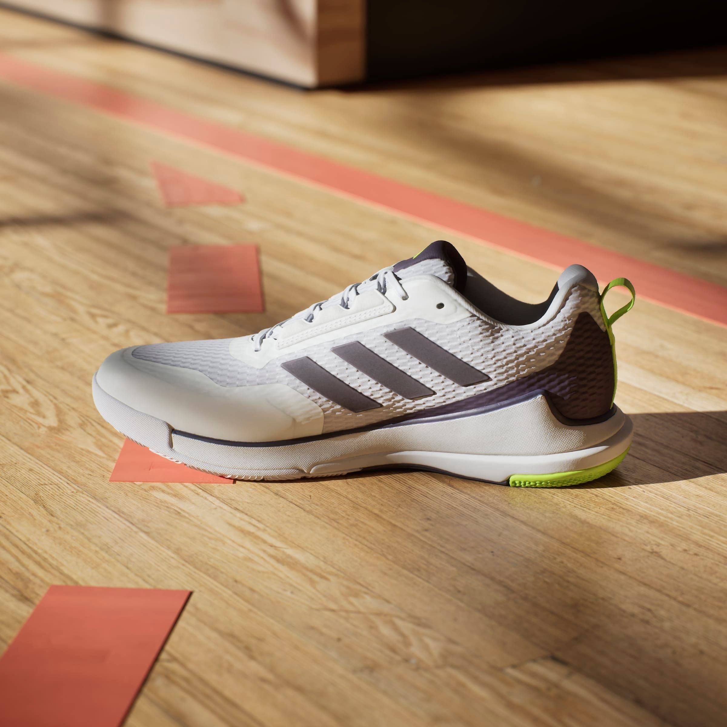 adidas Performance Hallenschuh »NOVAFLIGHT 2 INDOOR«, besonders geeignet für Handball und Volleyball