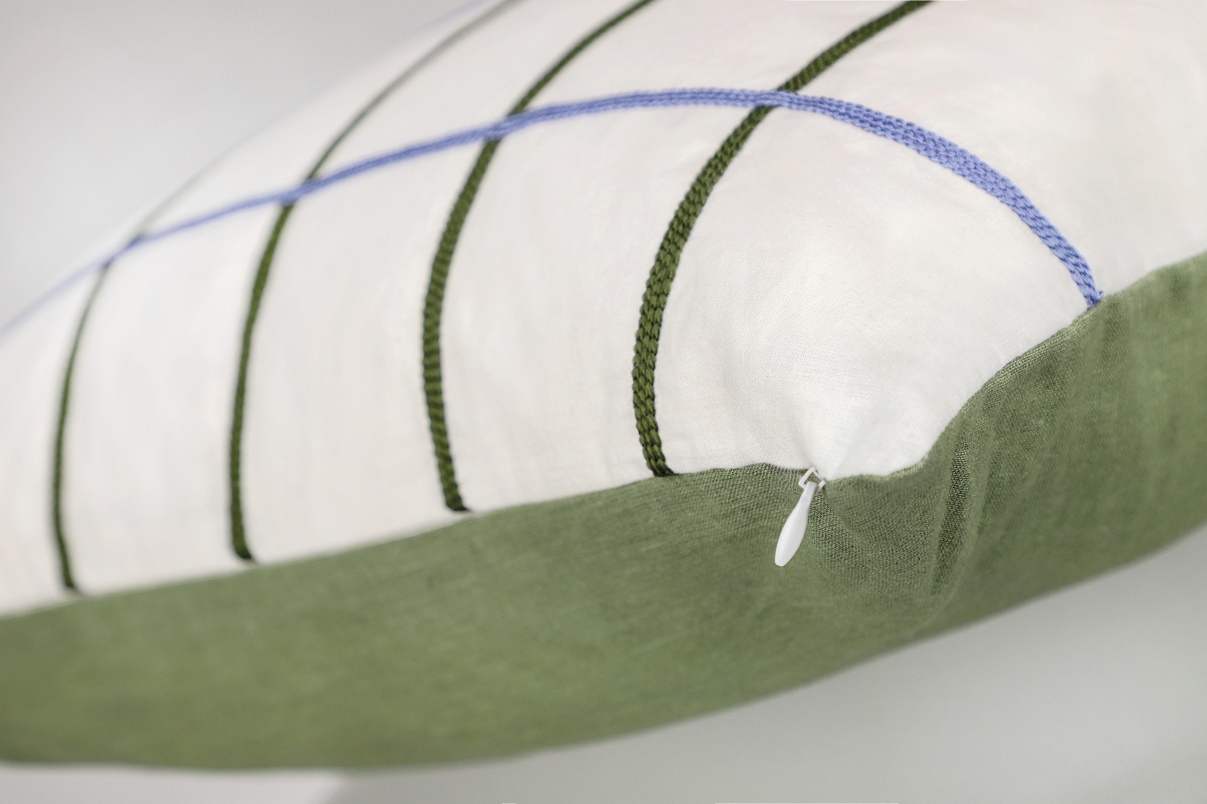 SCHÖNER WOHNEN-Kollektion Dekokissen »Perform«, mit aufgesticktem Karomotiv