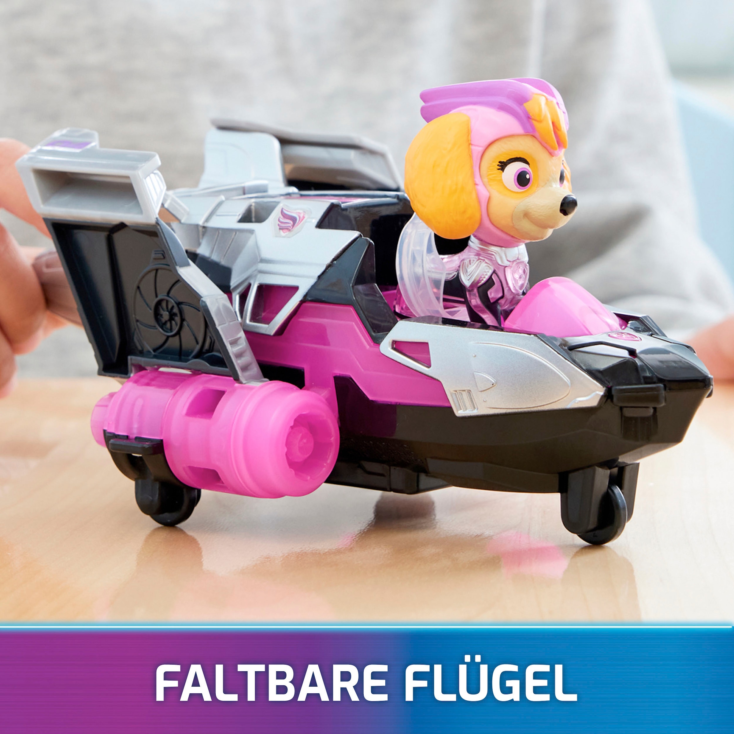 Spin Master Spielzeug-Auto »Paw Patrol - Movie II - Basic Themed Vehicles Skye«, Flugzeug mit Welpenfigur, Licht- und Soundeffekt