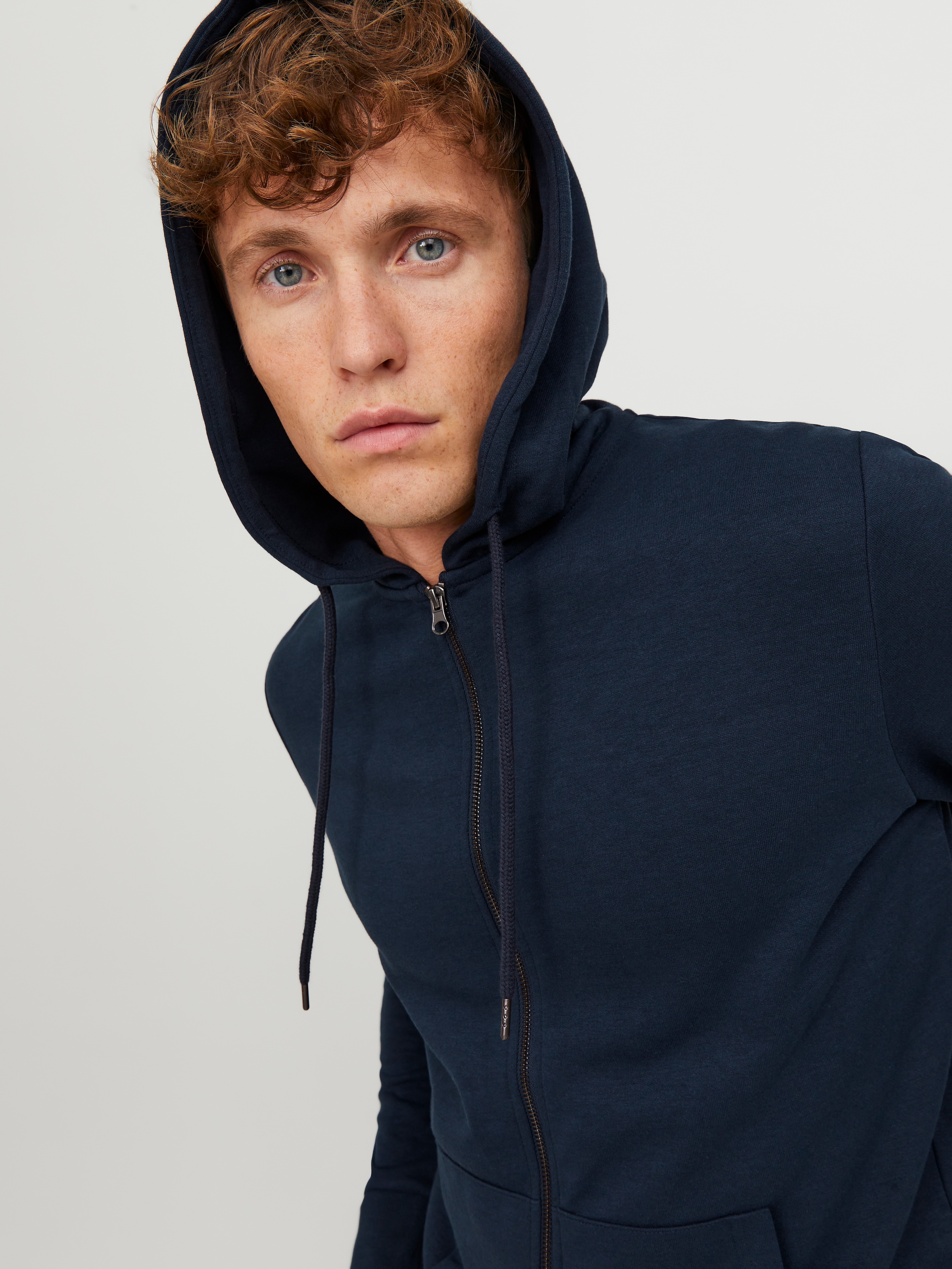 Jack & Jones Kapuzensweatjacke »JJEBASIC Hoodie mit Rippbündchen und angenehmem Tragegefühl« unifarben, modisch, regular fit, Baumwollmischung, Rundhals