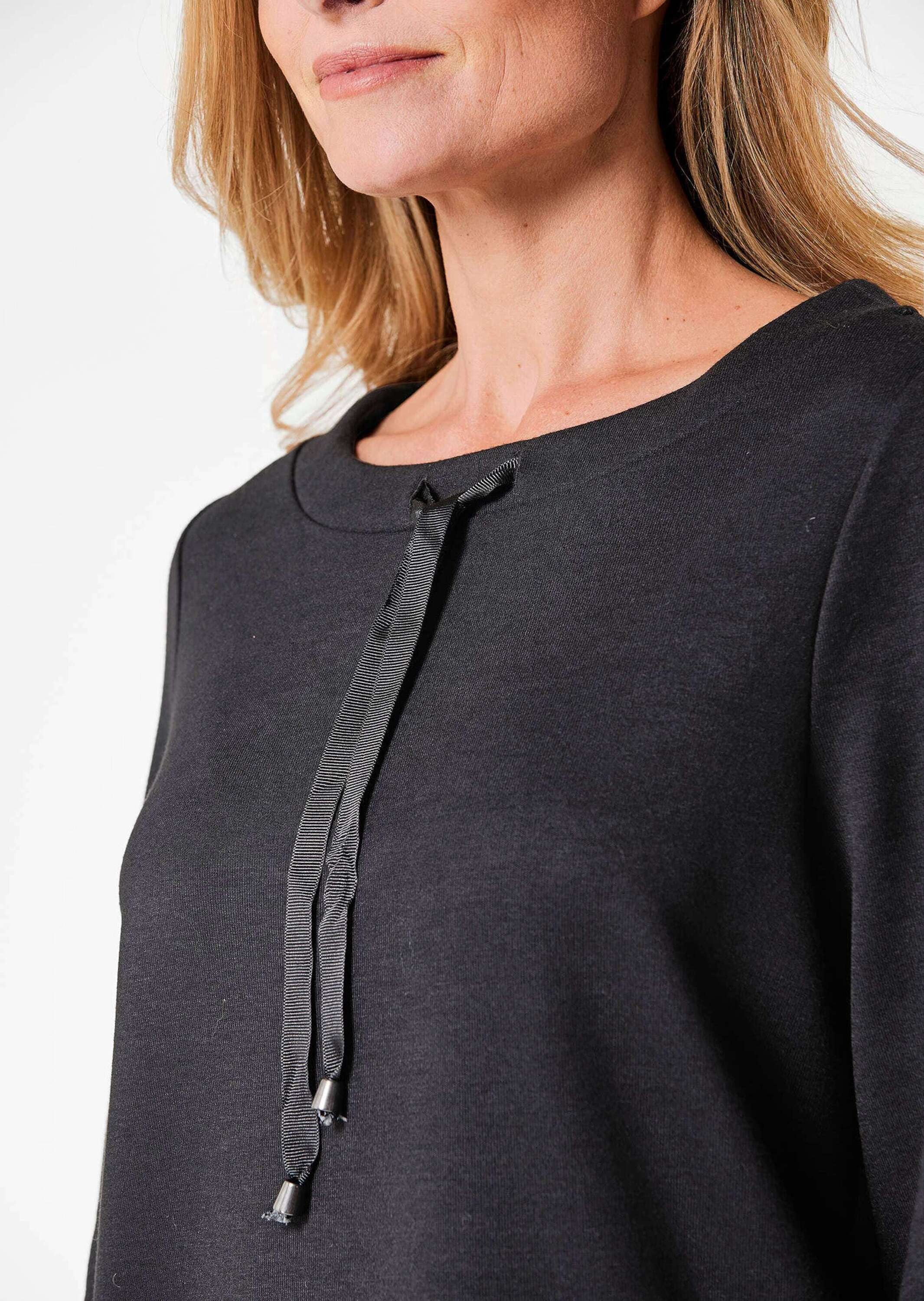 GOLDNER Print-Shirt »Kurzgröße Kurzgröße - Sweatshirt mit halsfernen Kragen und Tunnelzug«