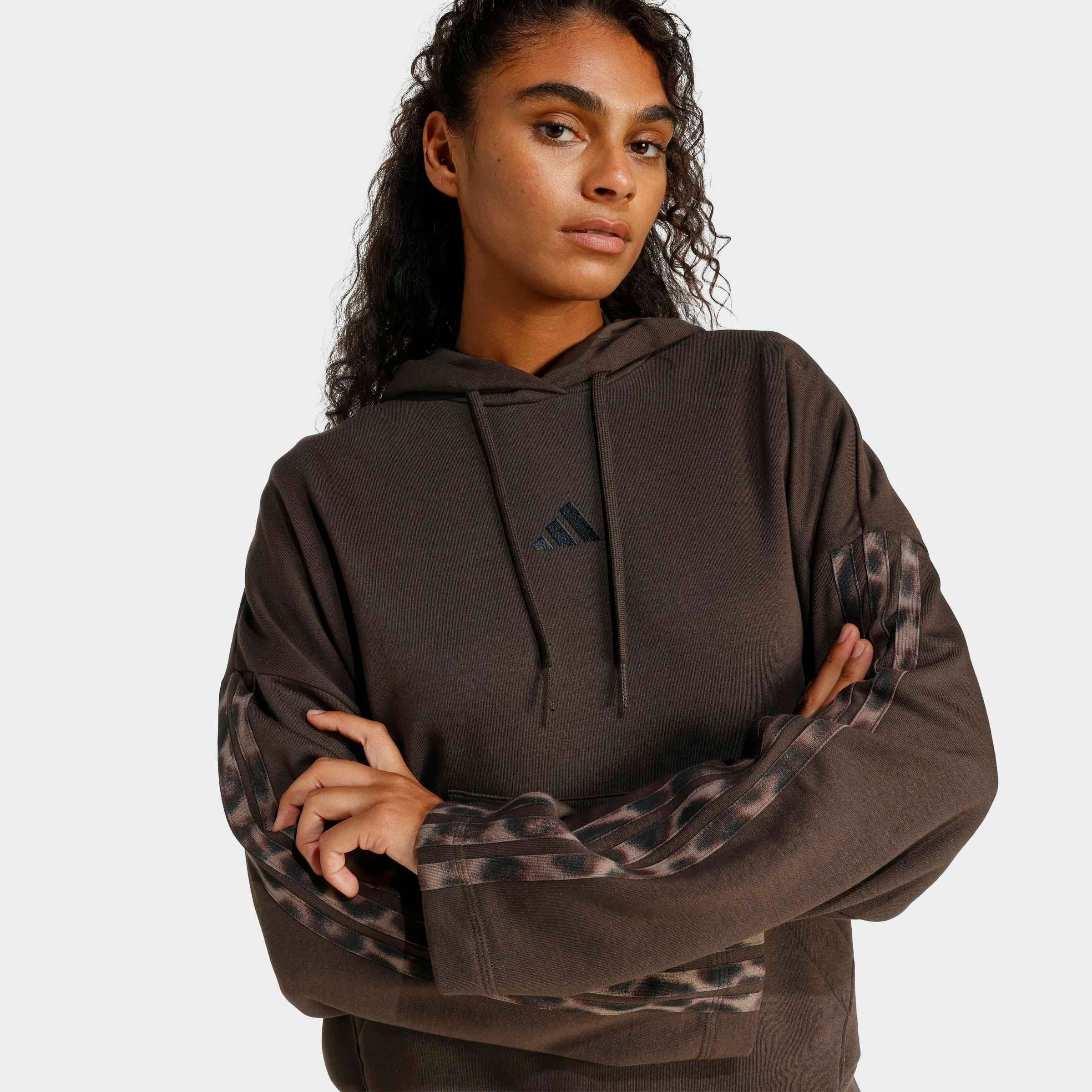 adidas Sportswear Kapuzensweatshirt »SEASONAL ESSENTIALS FRENCH TERRY HOODIE, LEOPARDENPRINT, 3-STREIFEN«
