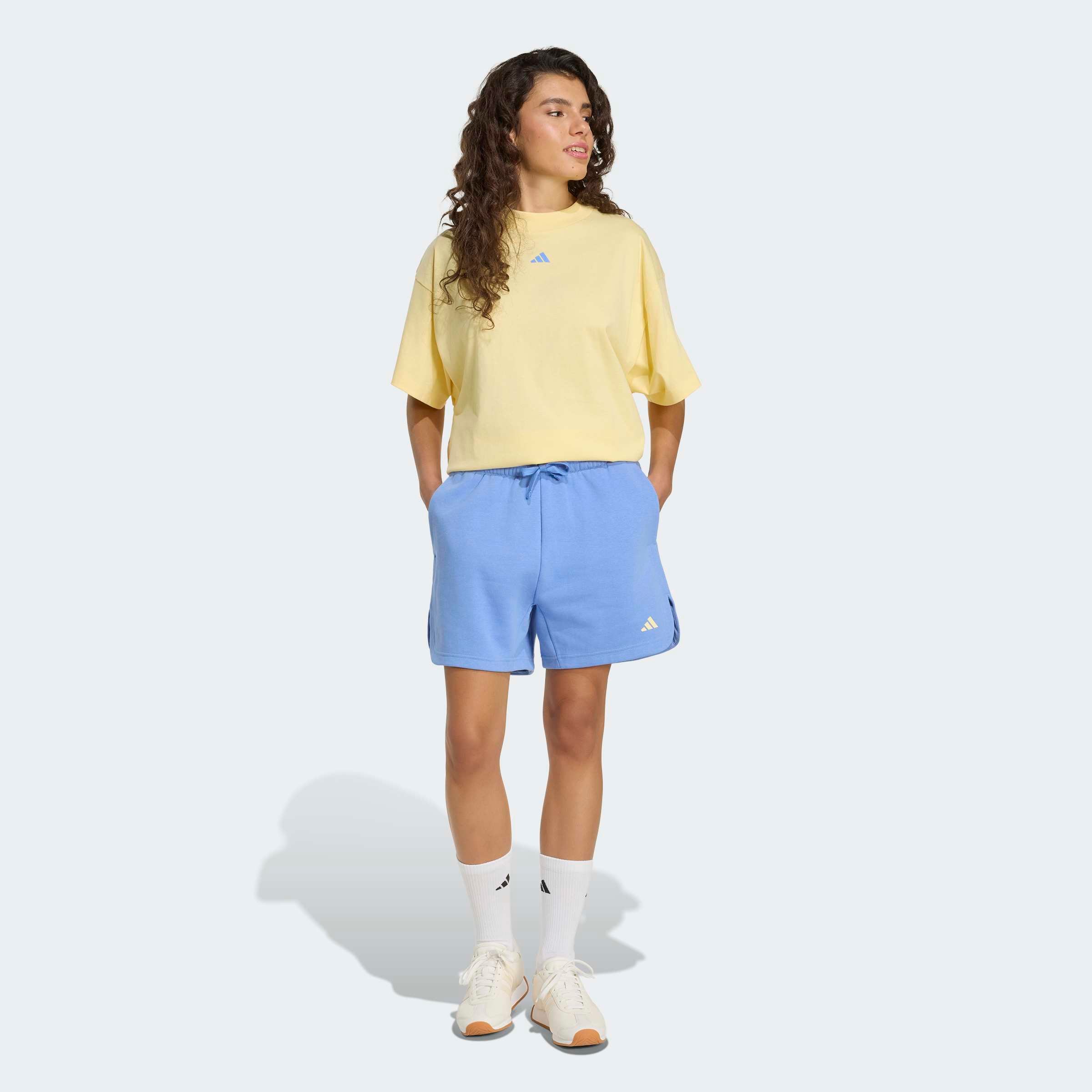 adidas Sportswear Shorts »3-STREIFEN STUDIO FLEECE, LOCKER GESCHNITTEN«