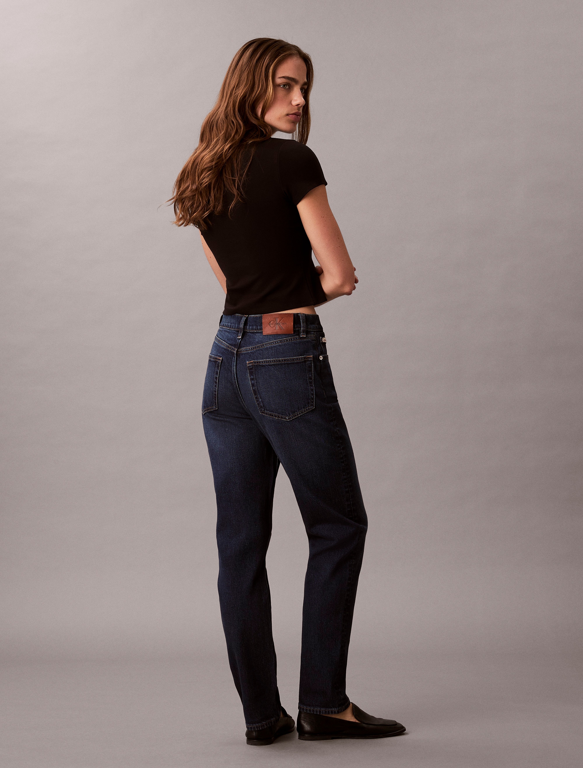 Calvin Klein Jeans Mom-Jeans »NEW MOM JEAN« mit Markenlabel am Bund