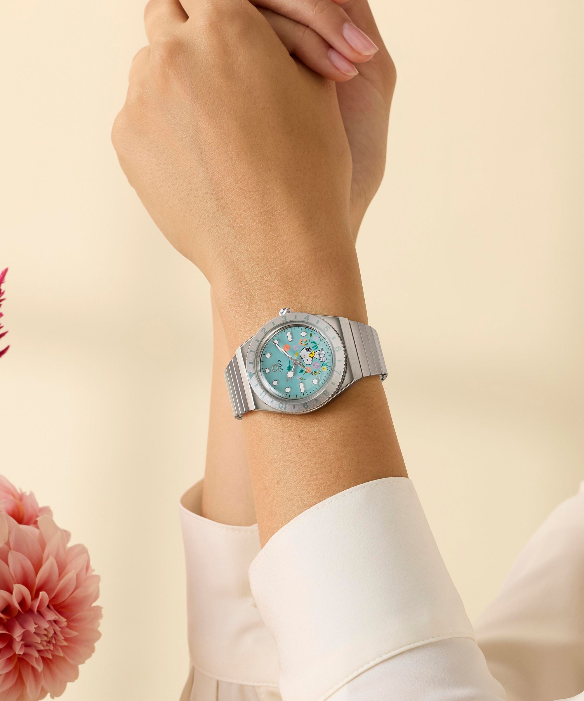 Timex Quarzuhr »Timex x Peanuts Q Timex« Armbanduhr, Damenuhr, Edelstahlarmband, analog, Beleuchtung
