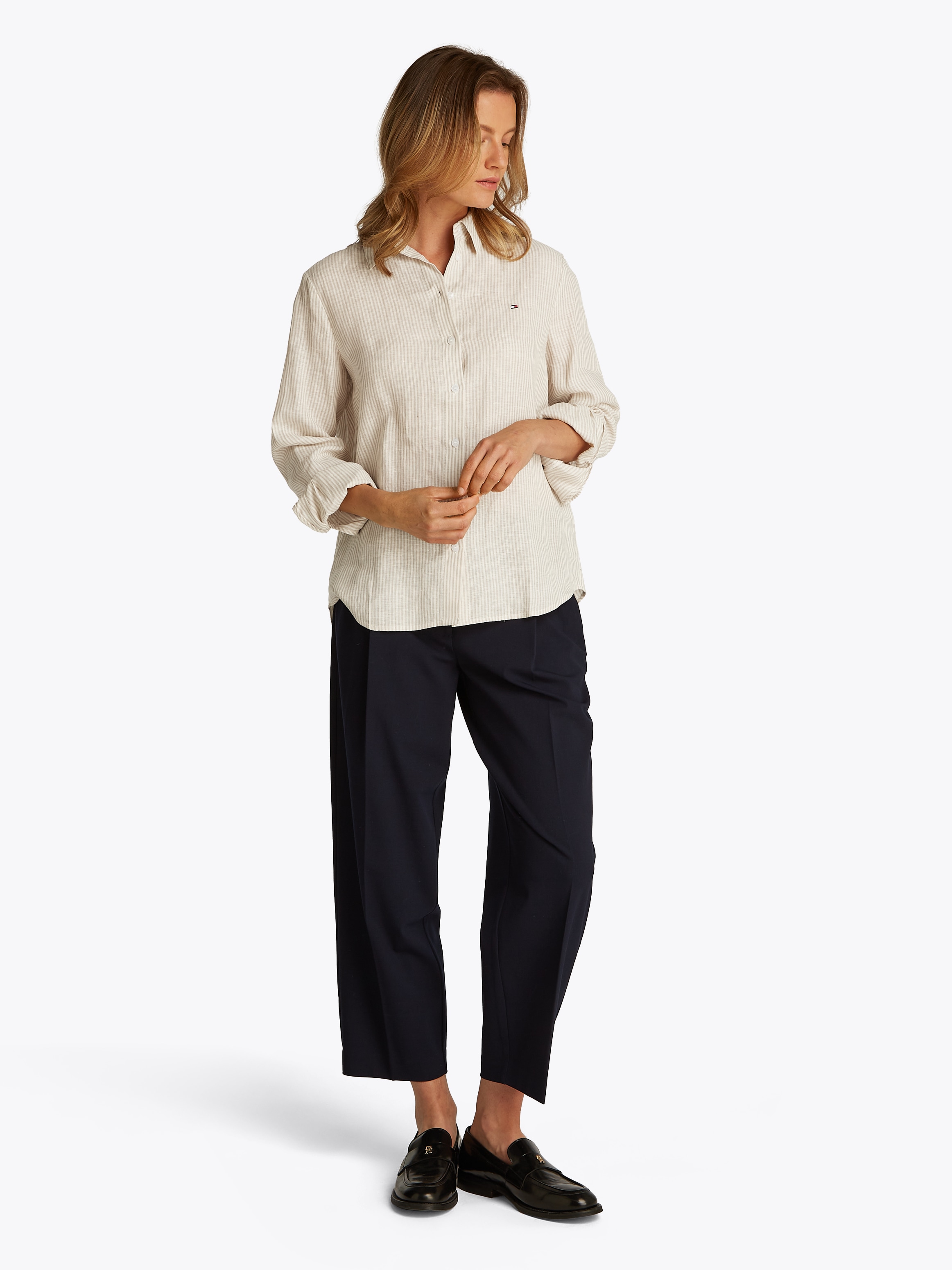 Tommy Hilfiger Hemdbluse »ESS LINEN RELAXED SHIRT«, mit Logostickerei,kühlendes Premium Leinen