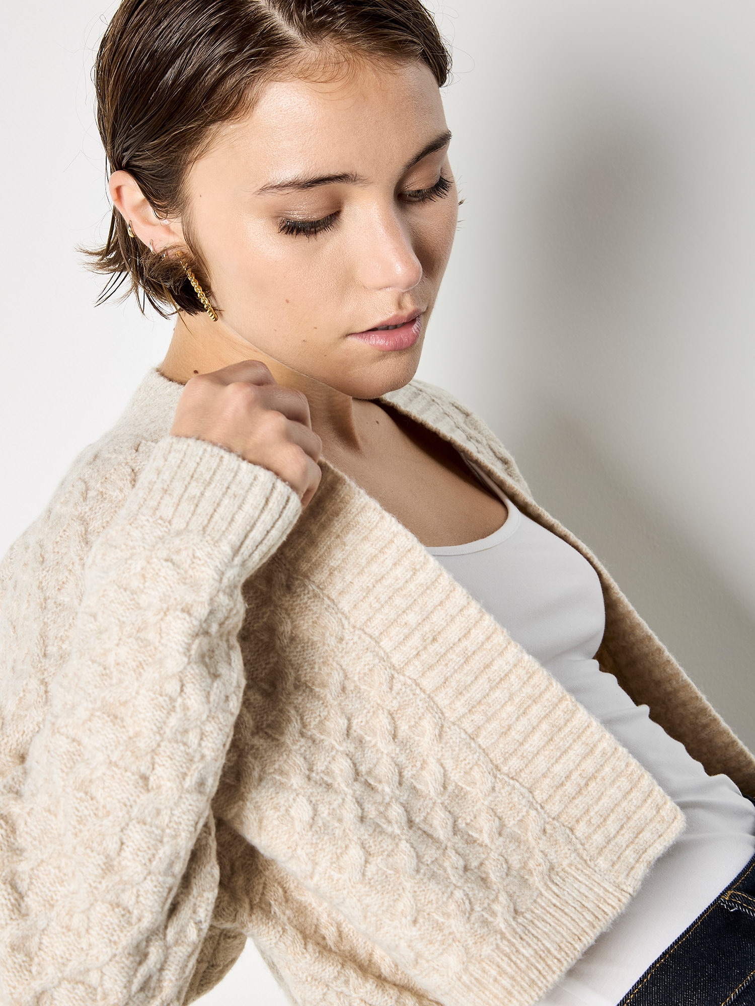 Apricot Strickjacke »Strickjacke« mit Wickelausschnitt und Zopfmuster