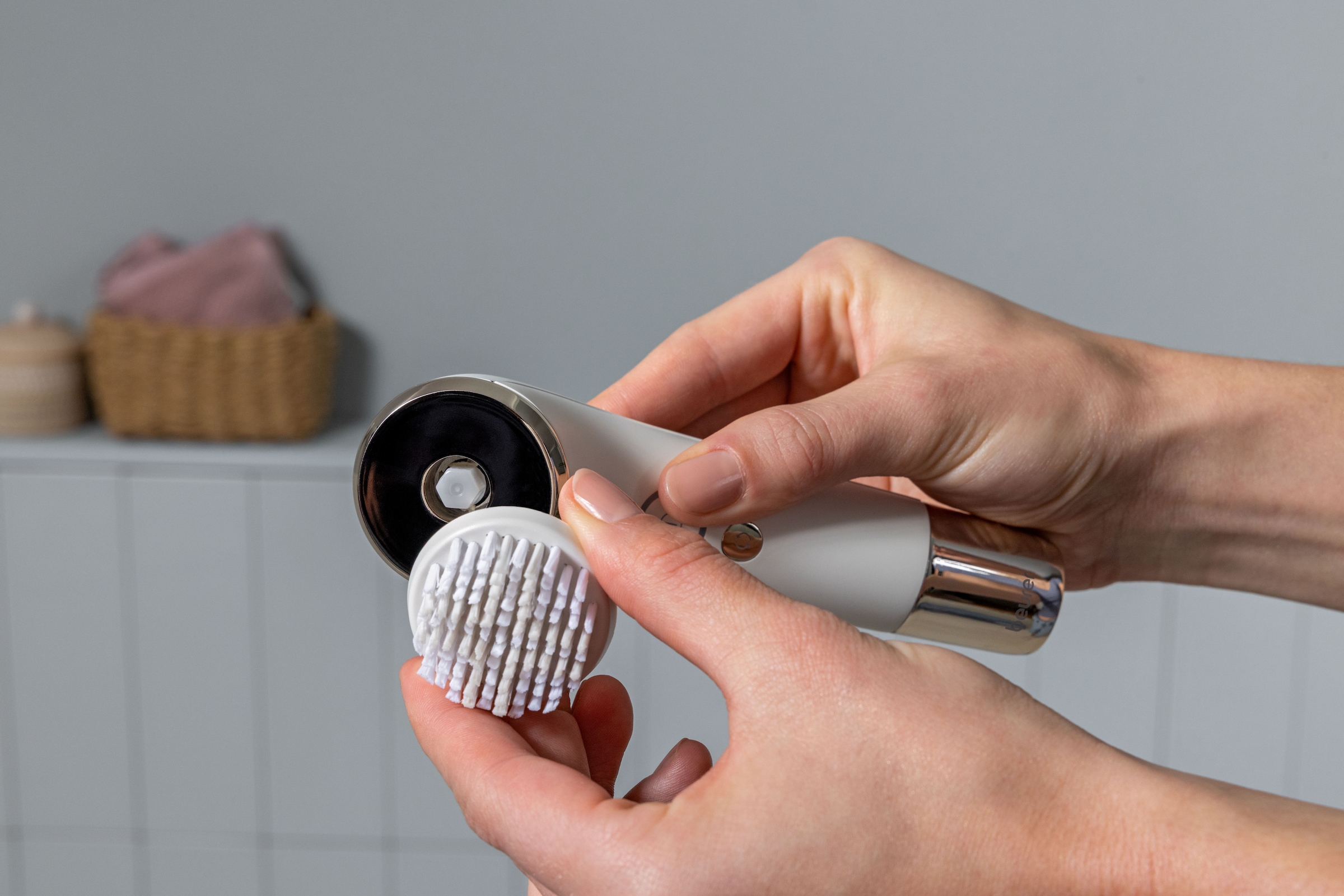 BEURER Gesichtsreinigungsbürste »Pureo Fresh Glow FC 97 elektrische Gesichtsbürste mit 3 Aufsätzen« Reinigung mit 3 Intensitätsstufen, für jeden Hauttyp geeignet