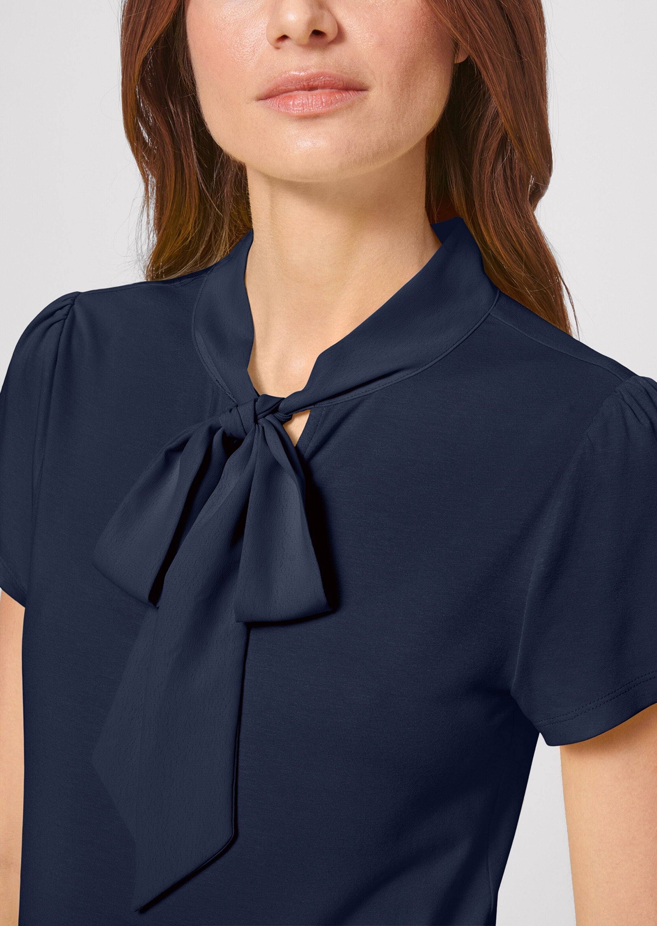MADELEINE Kurzarmshirt »Blusenshirt Kurzarmoberteil mit Schluppe« Glanzbänder die zur Schluppe gebunden werden