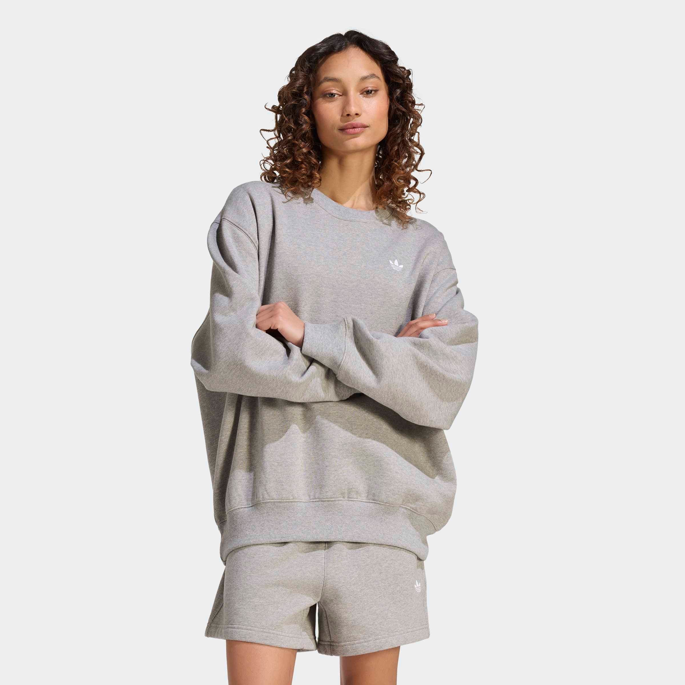 adidas Originals Sweatshirt »ESS FL CRW OS«, mit Rundhalsausschnitt, ohne Verschluss, in normaler Schnittform
