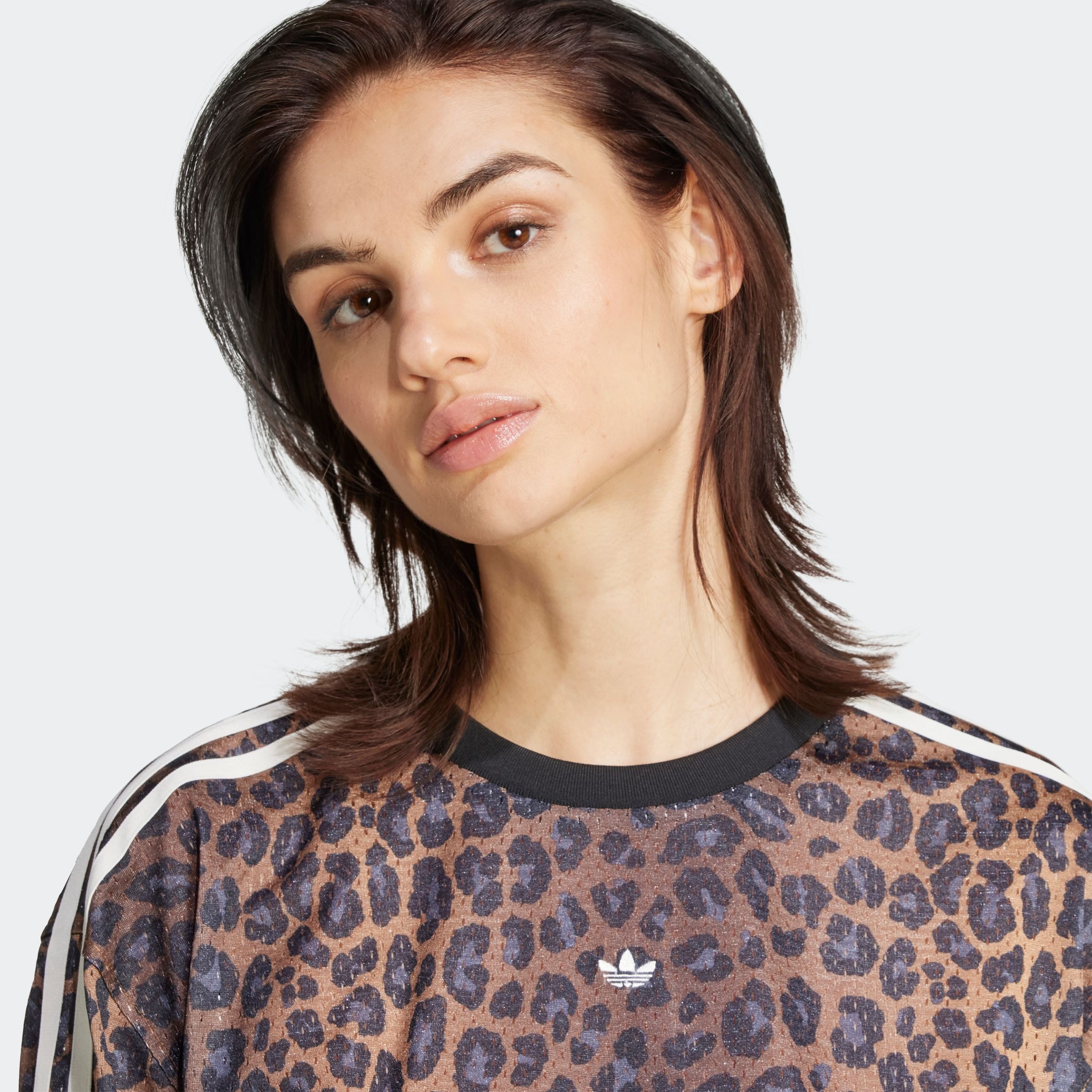 adidas Originals Shirtkleid »TEE DRESS«, (1 tlg.), Leoprint Shirtkleid, Dreiviertelarm, weite Passform