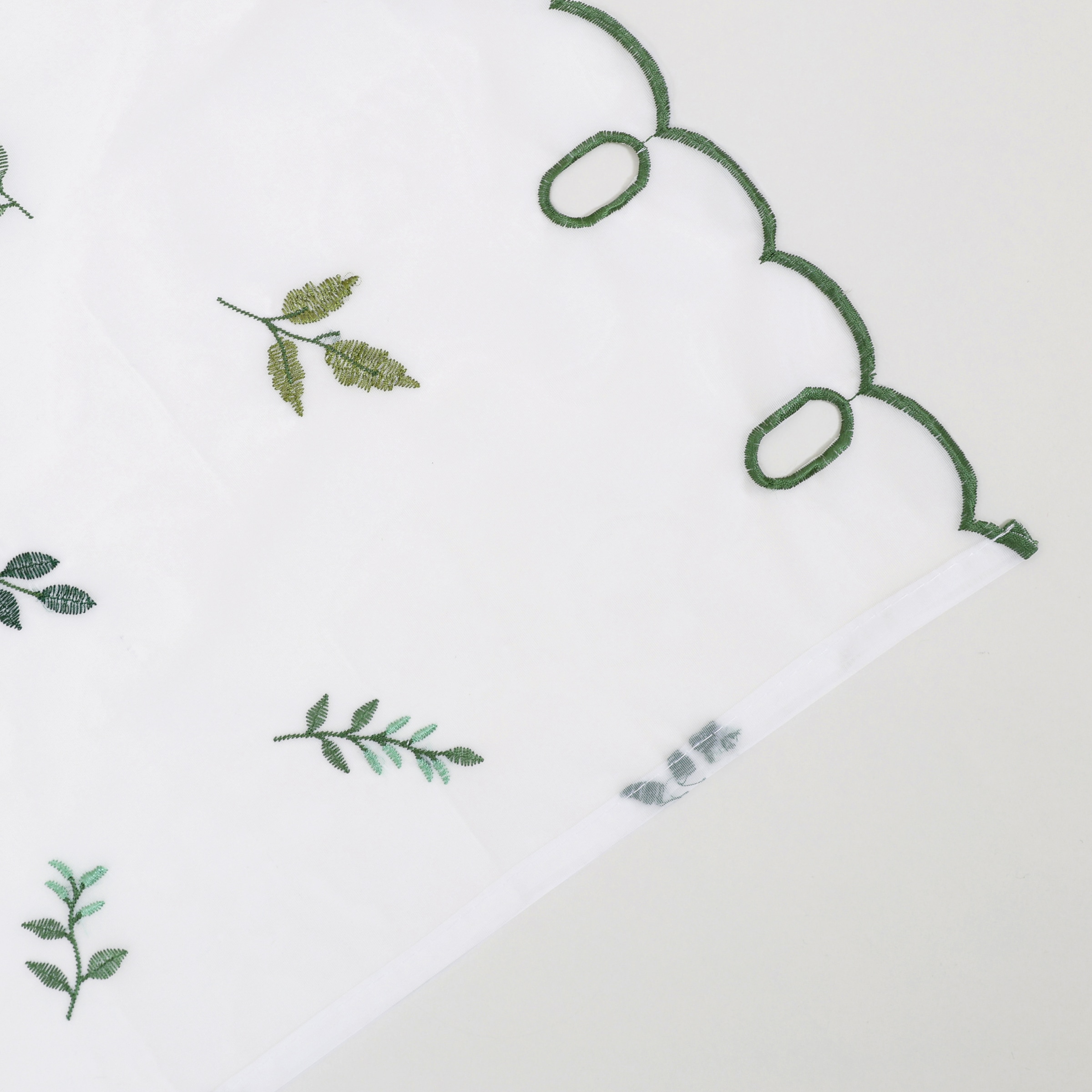 OTTO home Scheibengardine »Alphonse« Durchzuglöcher 1 Stk. tlg. Bestickt, floral, gemustert, schöne Haptik