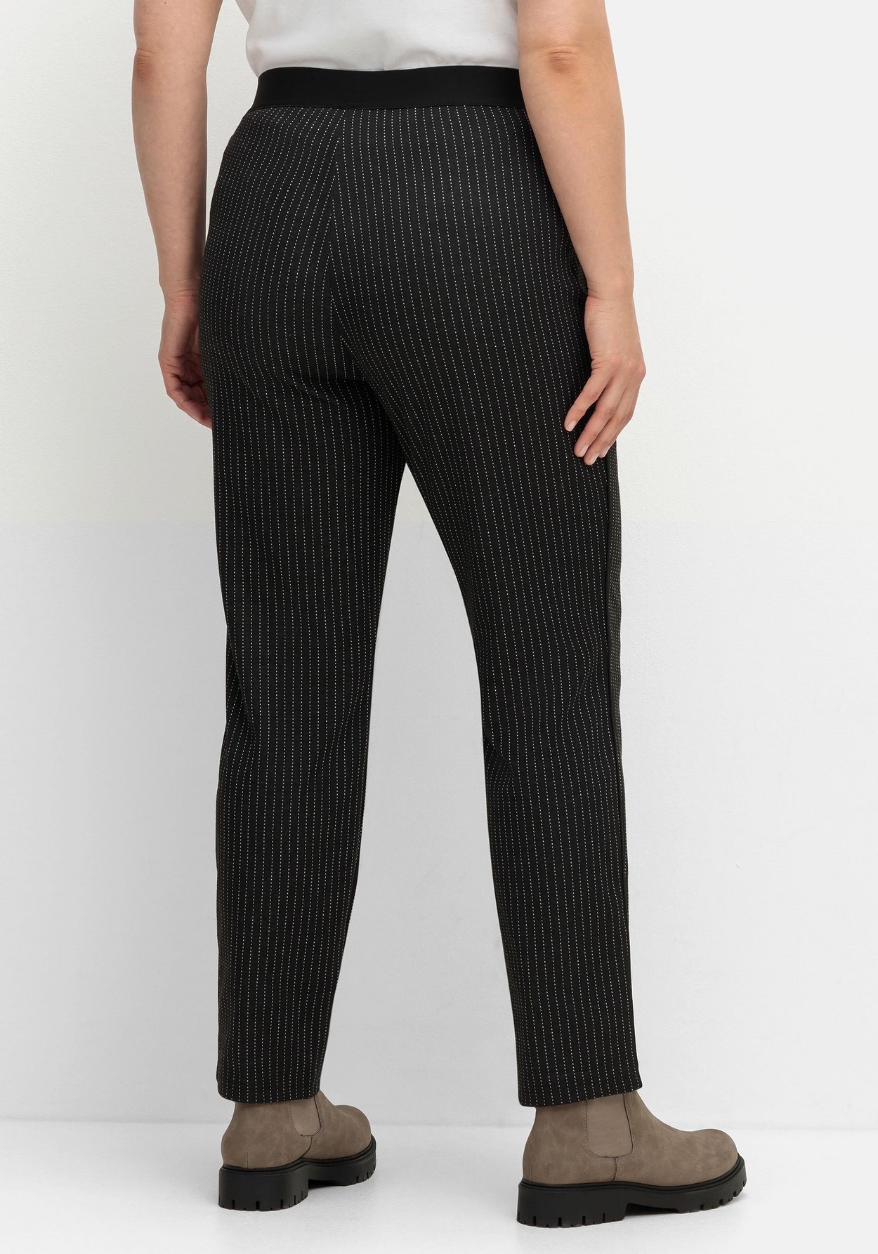 Sheego Schlupfhose »Schmale Hose mit grafischem Muster und Stretchbund«