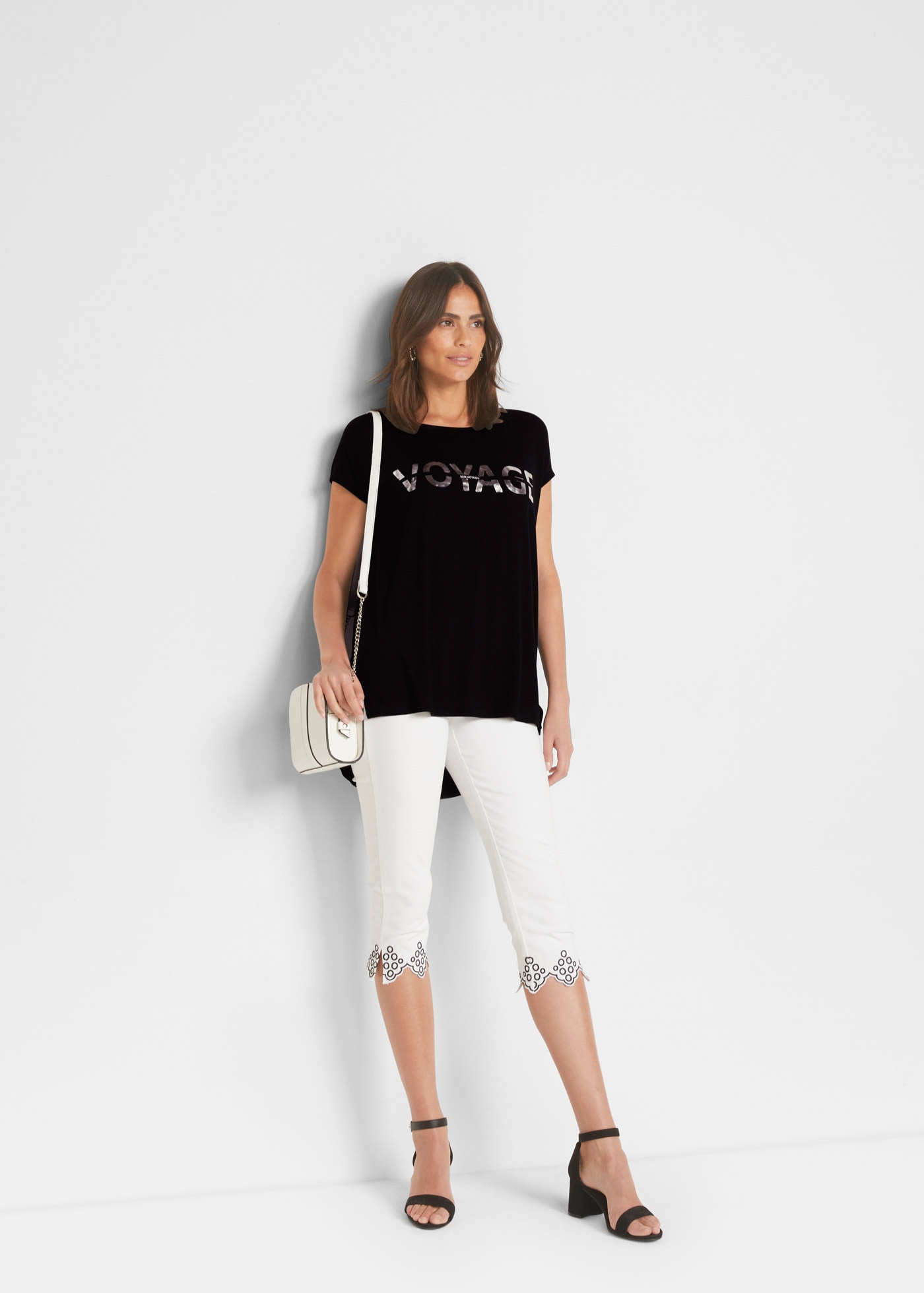 bonprix Longshirt hinten länger geschnitten, Kurzarm, mit Metallic-Druck