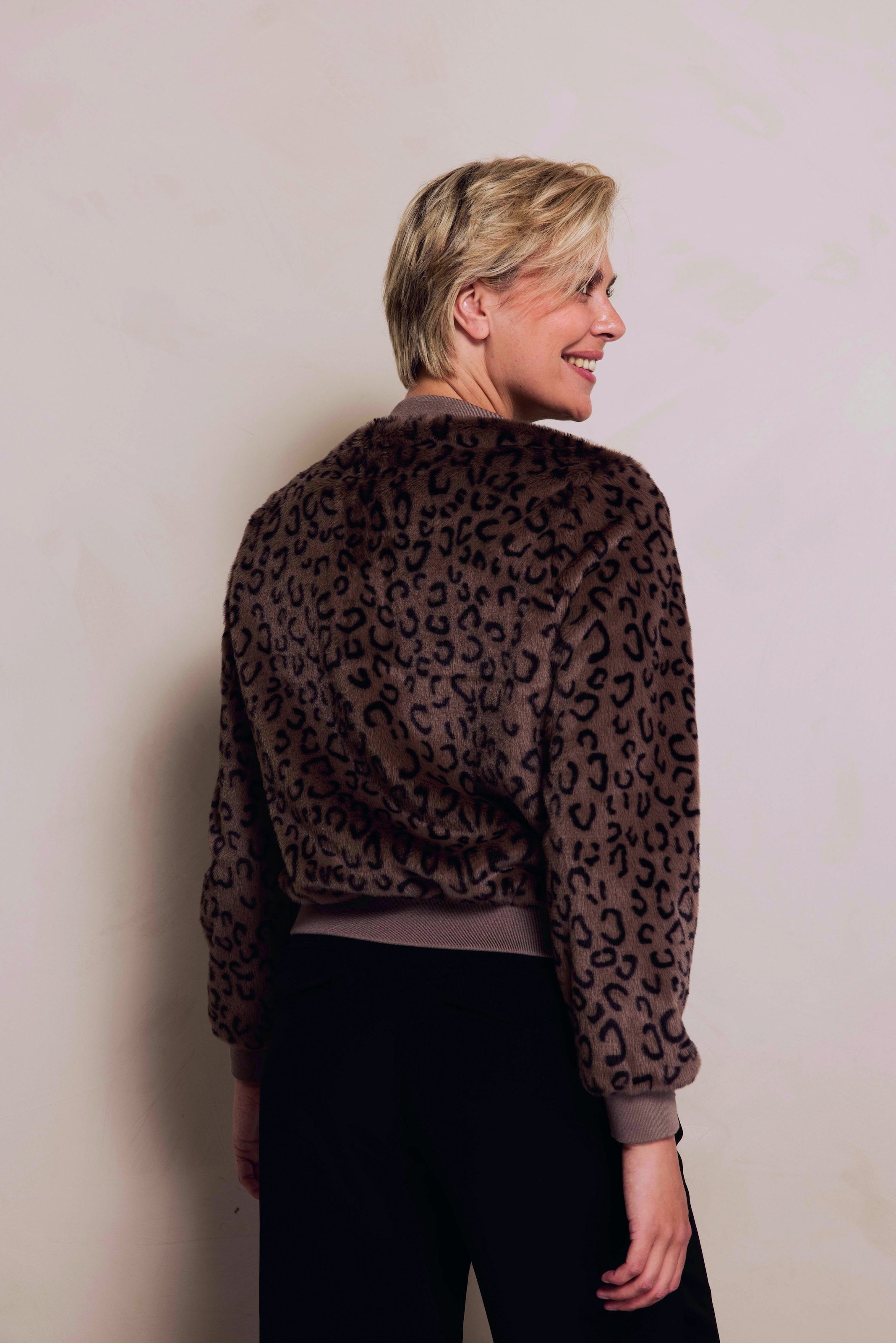Zhrill Blouson »ZHGIULIA« mit Leoparden-Muster, kurzer moderner Schnitt