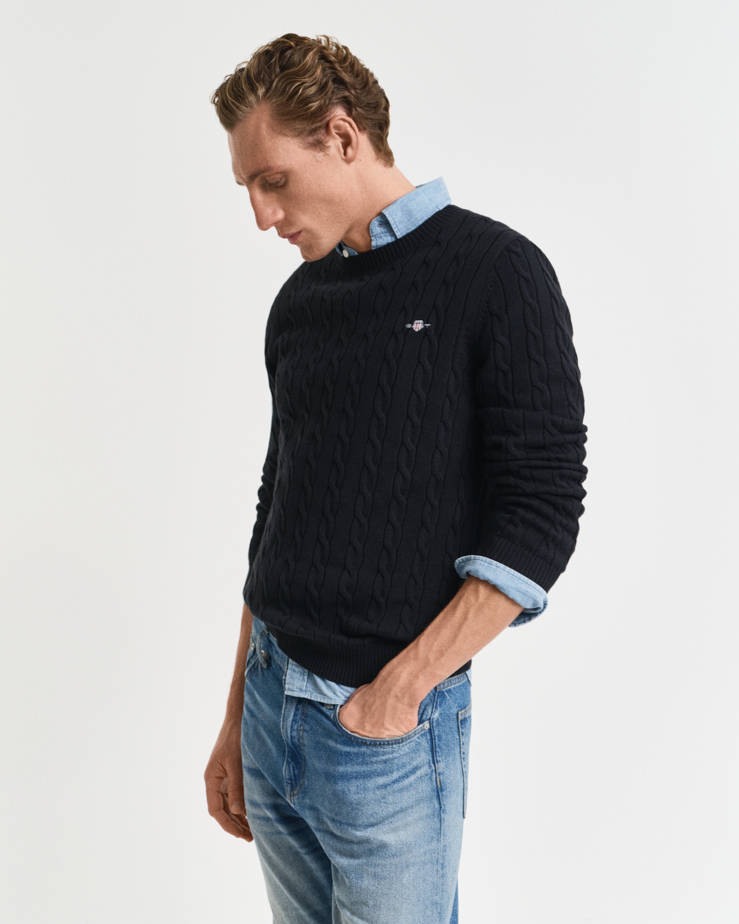 Gant Strickpullover »COTTON CABLE C-NECK«, mit Wappen-Logostickerei auf der Brust