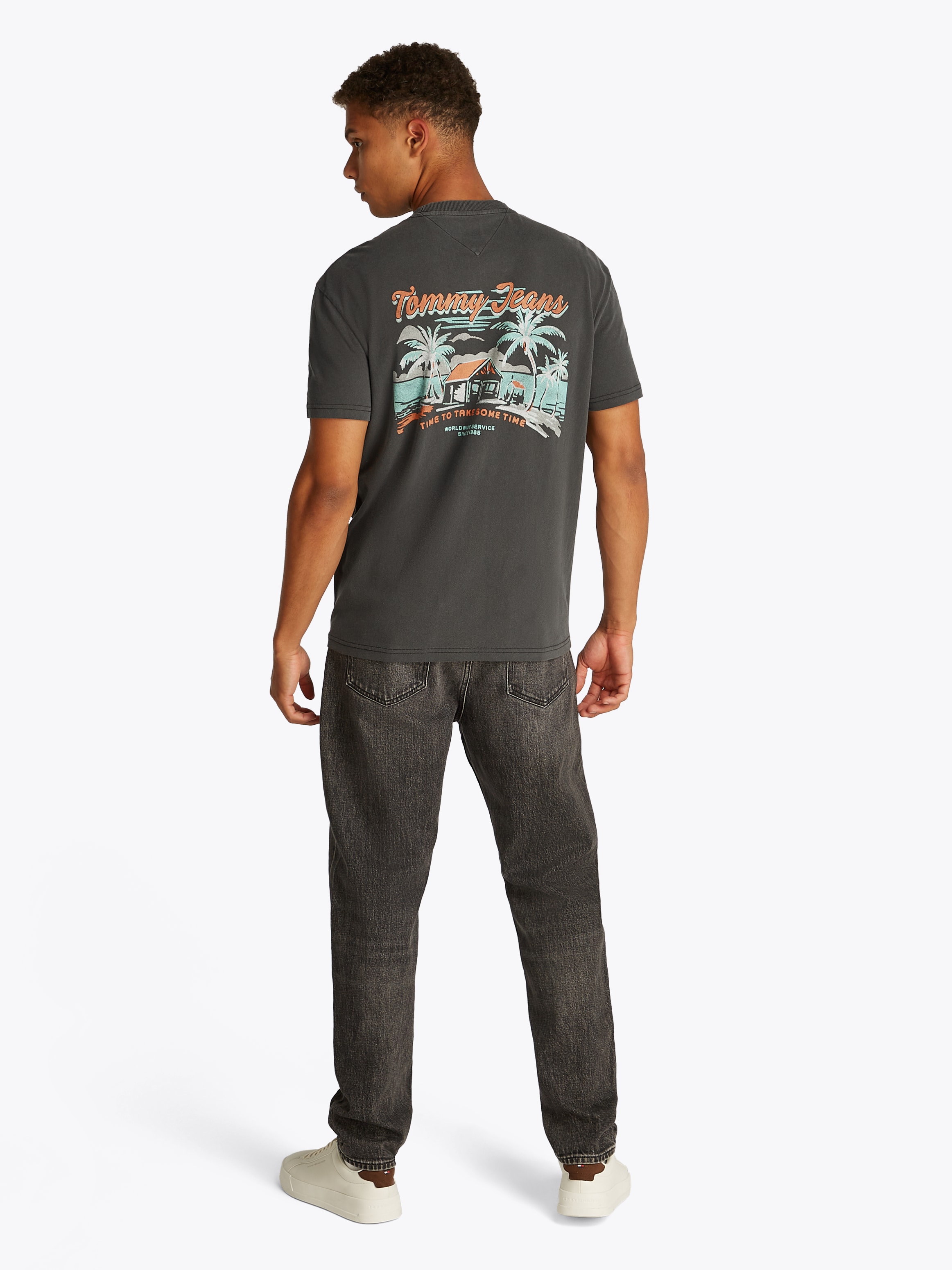 Tommy Jeans T-Shirt »TJM REG CABANA SS TEE EXT«, mit großem Rückenprint Backprint Washed Out