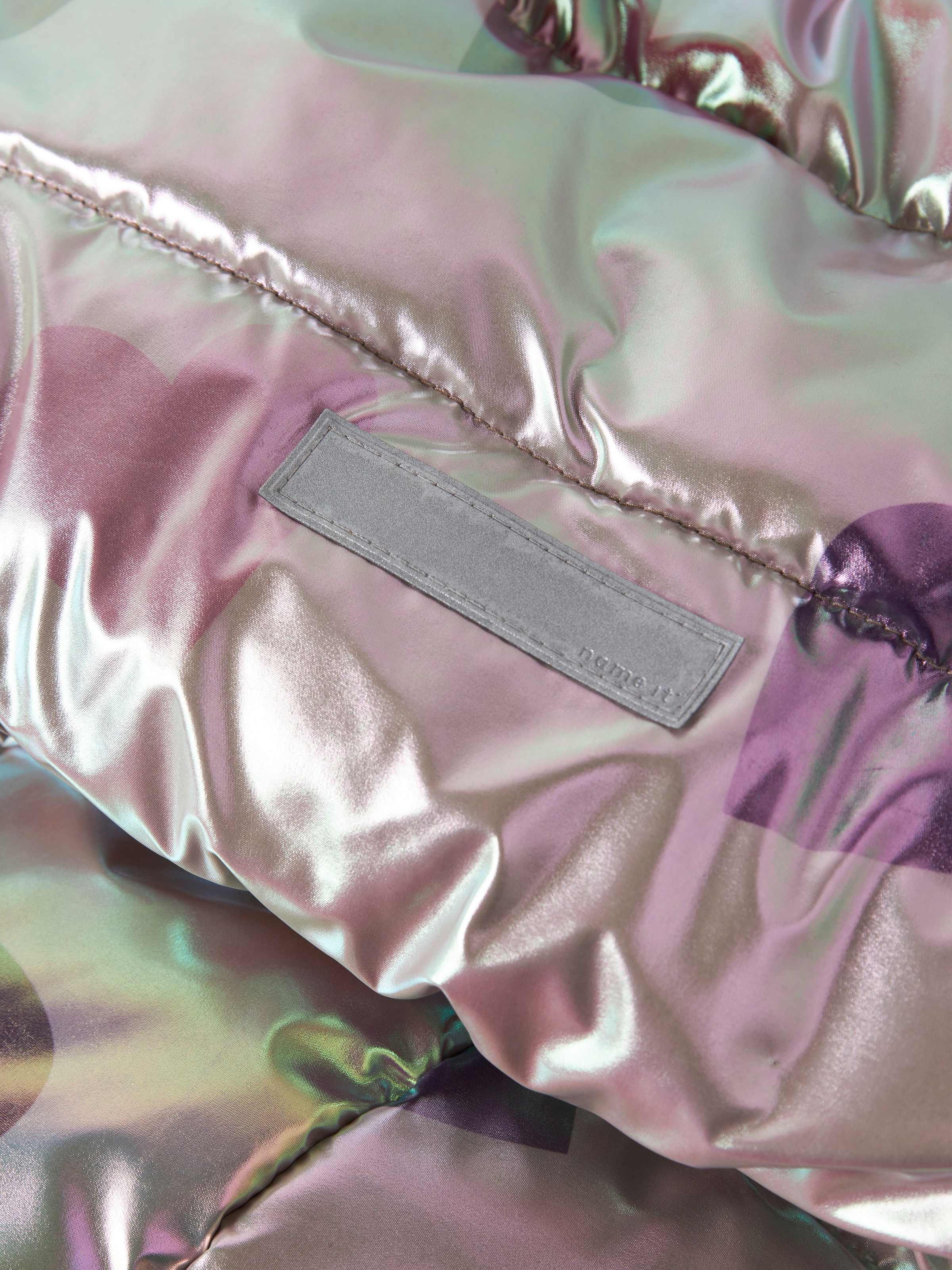 Name It Steppjacke »NMFMOLINA PUFFER JACKET SHINY AOP« mit Kapuze Kunstfaser, glänzende Optik