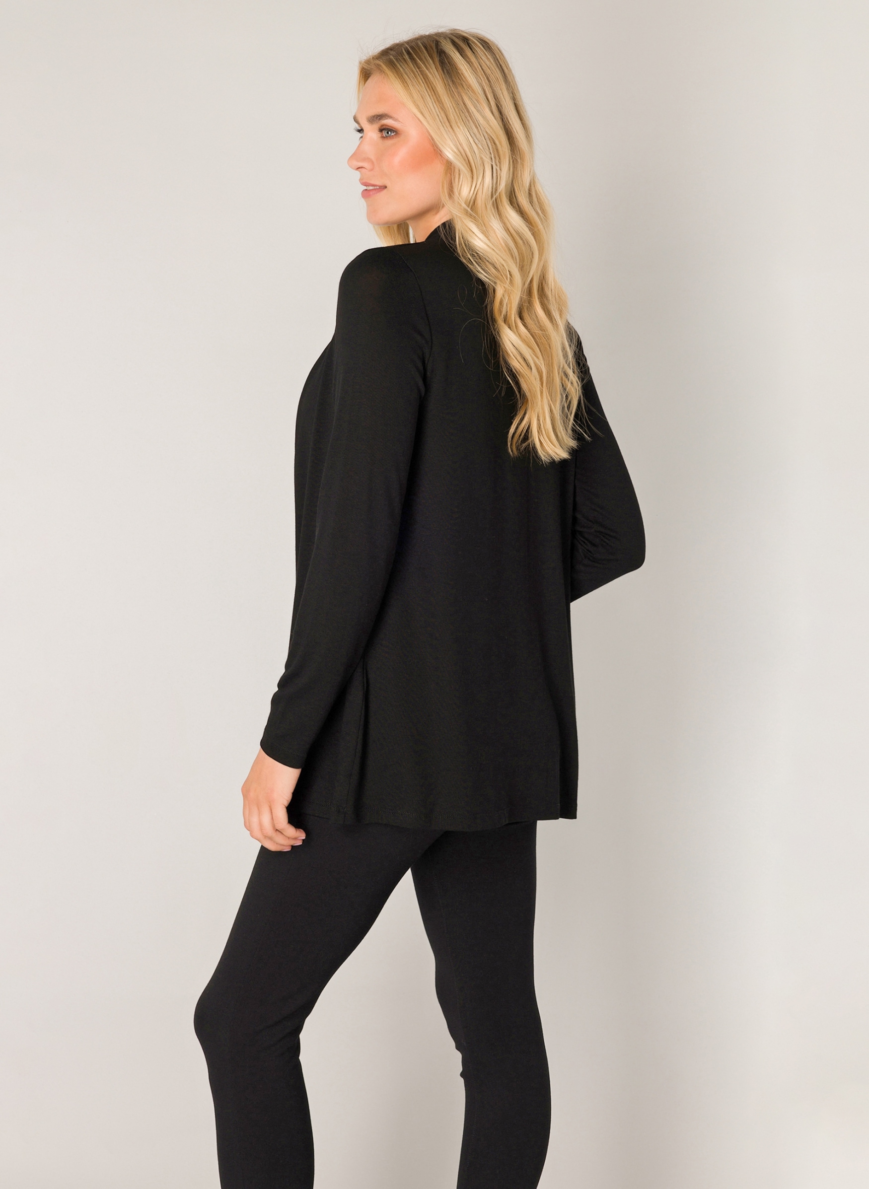 Base Level Strickjacke »Yayla«, In elastischem Feinstrick
