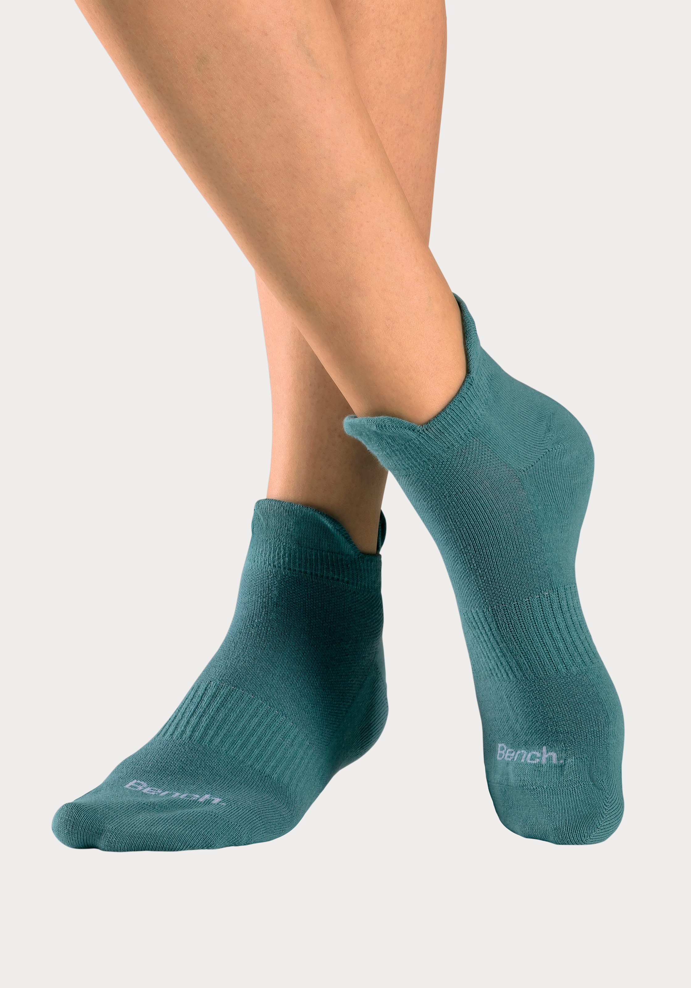 Bench. Sneakersocken, (Packung, 6 Paar), mit feiner Mesh Konstruktion und Mittelfußgummi