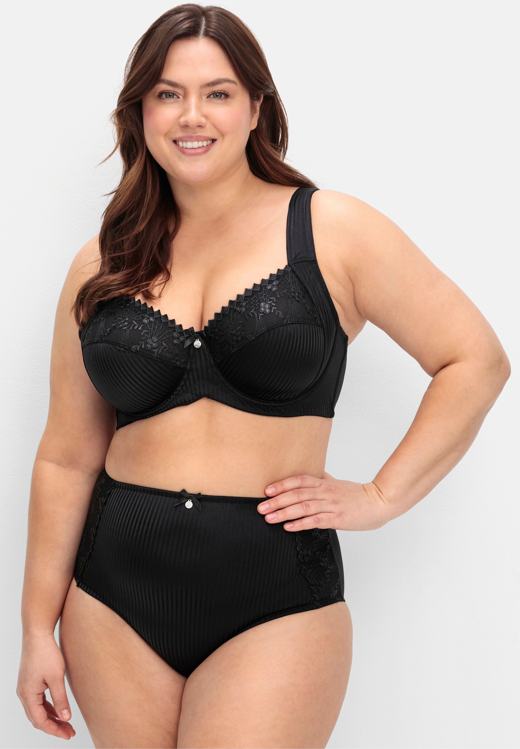 Sheego Minimizer-BH »Bügel-BH Bügel-BH mit floraler Spitze und tonigen Streifen«