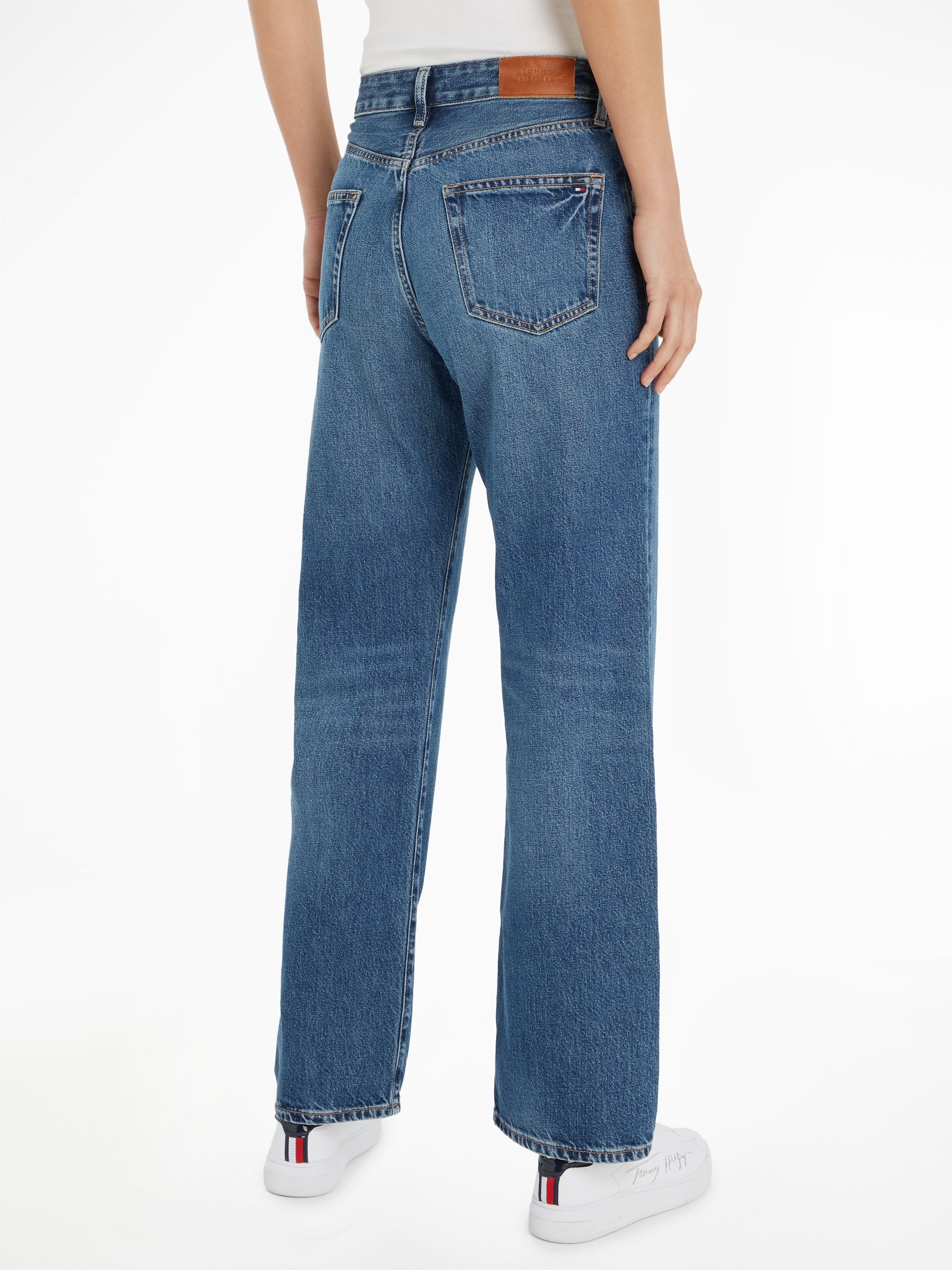 Tommy Hilfiger Straight-Jeans »LOOSE STRAIGHT RW KLO«, mit Lederlogopatch
