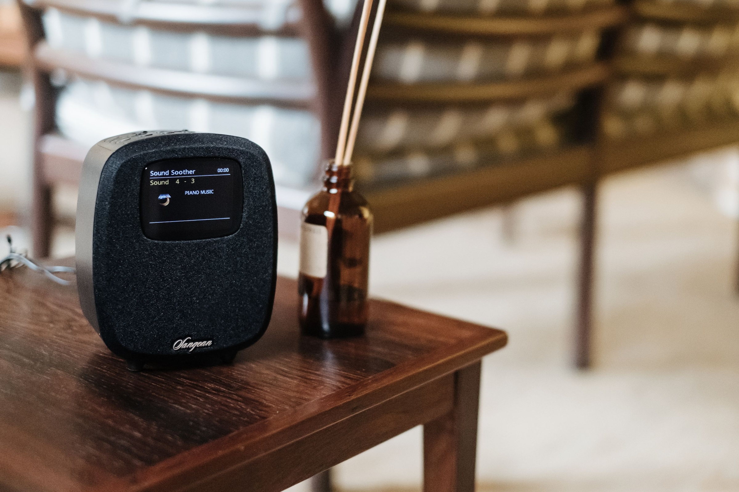 Sangean Uhrenradio »DCR-83«, (A2DP Bluetooth-AVRCP Bluetooth FM-Tuner mit RDS), DAB+, Farbdisplay, Bluetooth, USB zum Aufladen des Smartphones