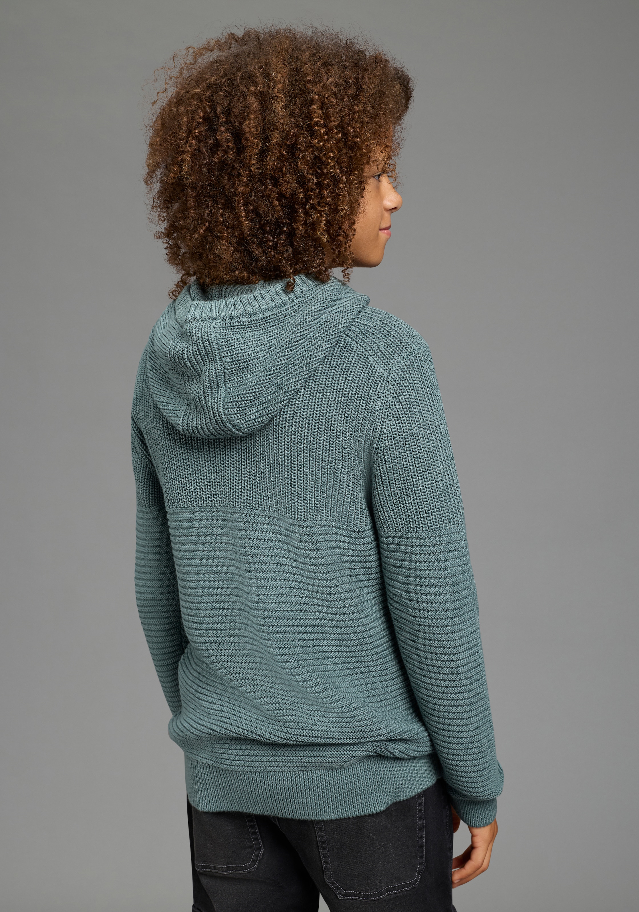 Bruno Banani Strickpullover »Kapuzen-Strickpullover mit BRUNO BANANI Badge« Pullover in Ripp-Strickstruktur, mit Kapuze und Tasche auf der Brust