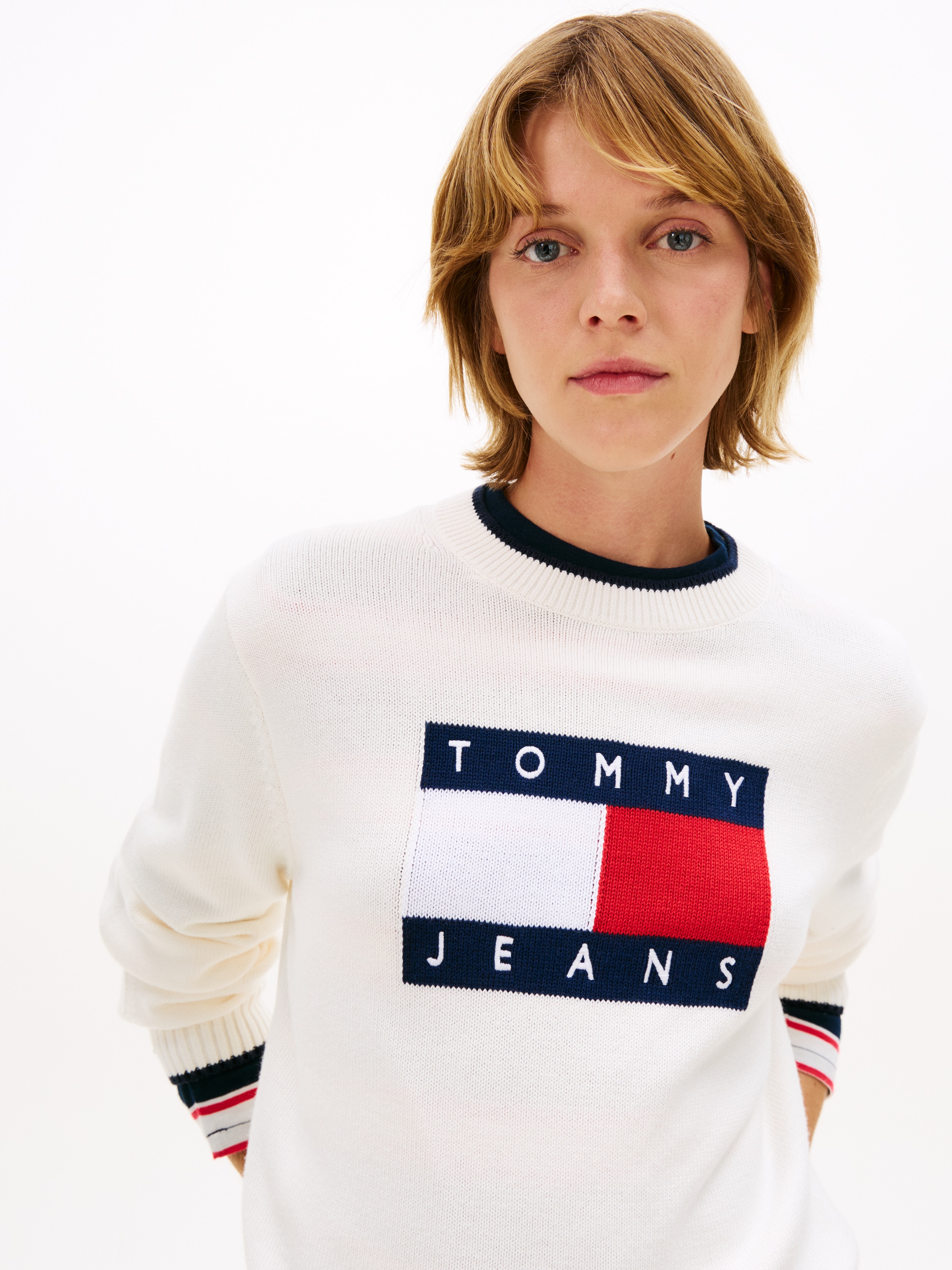 Tommy Jeans Strickpullover »TJW TIPPING FLAG SWEATER EXT« mit Logo-Intarsie, Relaxed Fit
