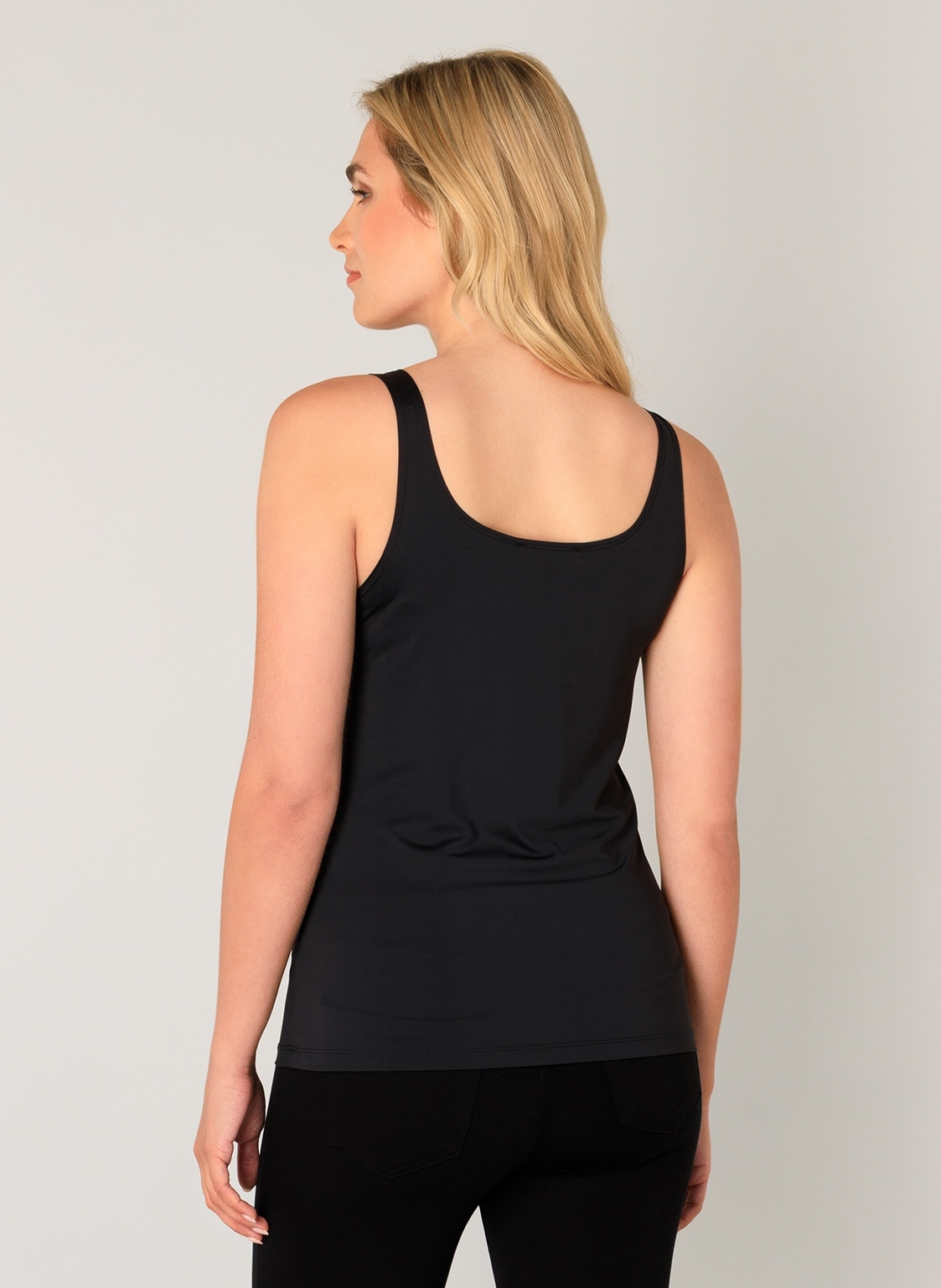 Base Level Trägertop in Basic-Optik