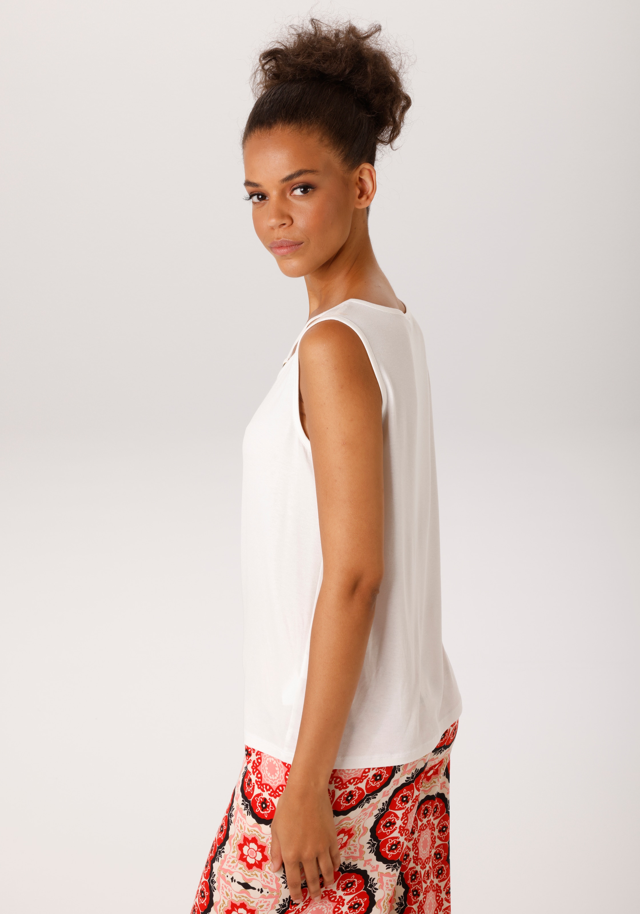 Aniston CASUAL Tanktop mit raffiniertem V-Ausschnitt