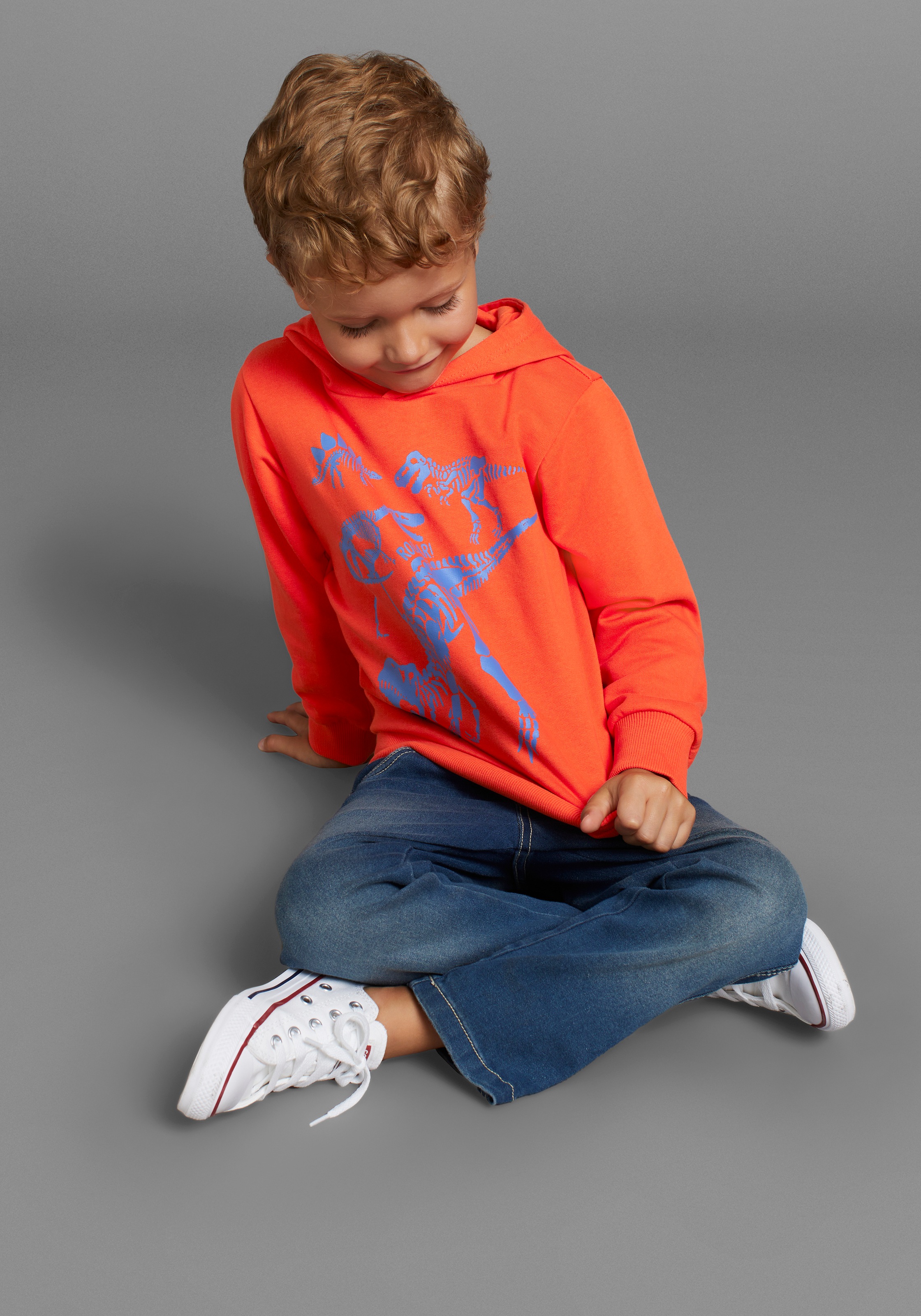 KIDSWORLD Kapuzensweatshirt »DINO«, Langarm, Basic-Passform, mit stylischem Druck, aus Baumwolle