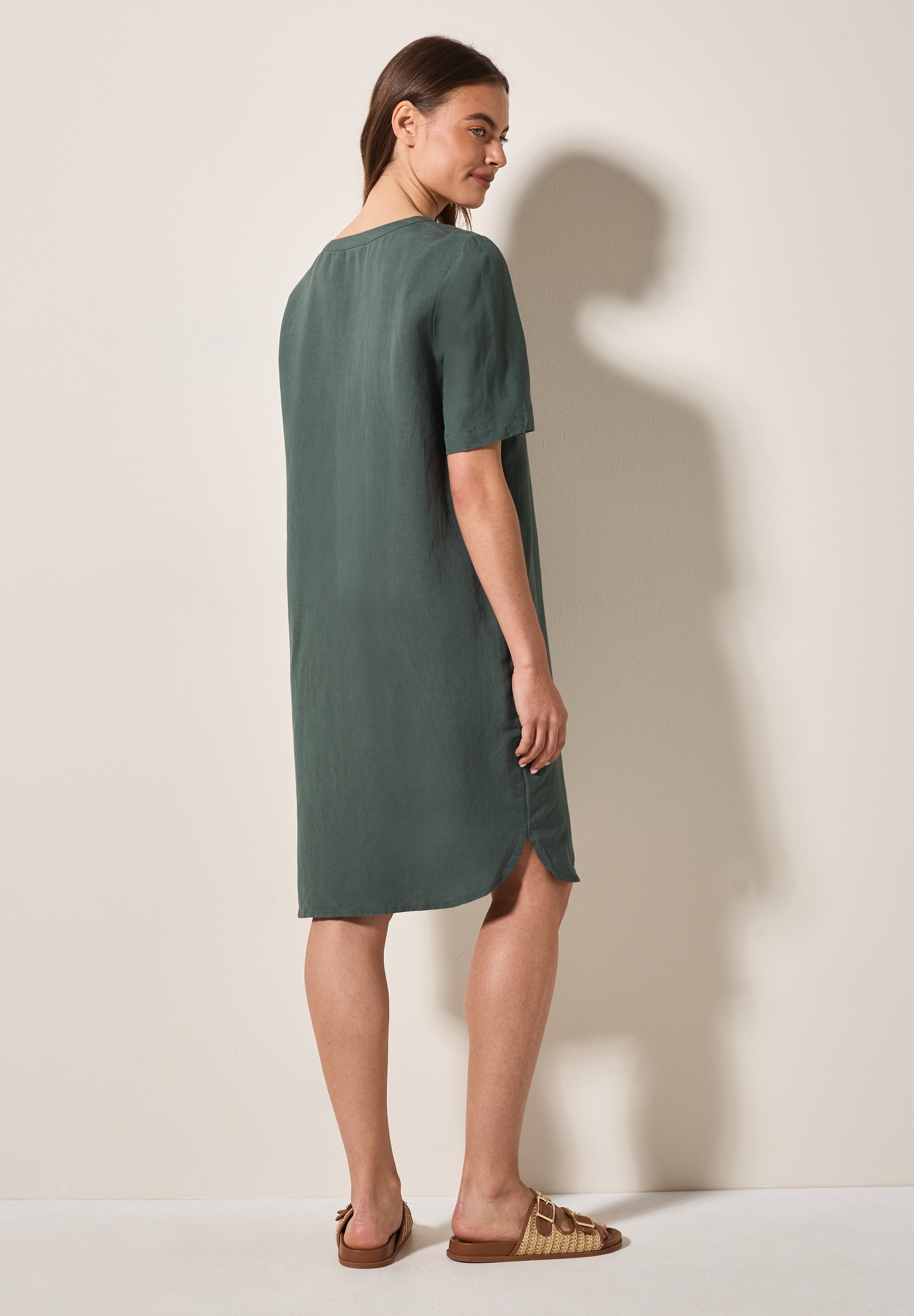 Cecil Sommerkleid, Splitneck, mit Leinen