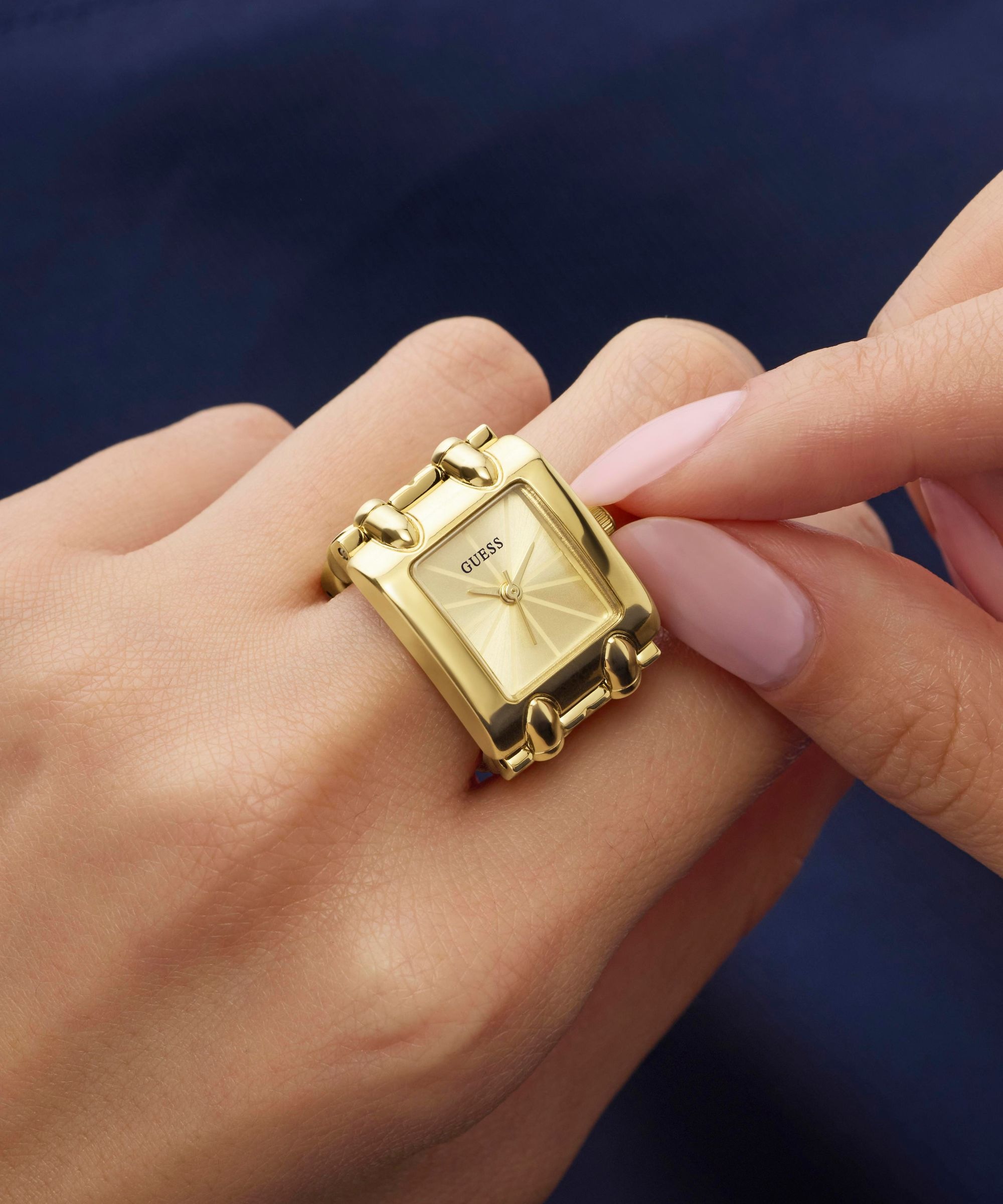 Guess Uhrenring »MOD HEAVY METAL« Quarzuhr, Damenuhr, Edelstahlringschiene, analog