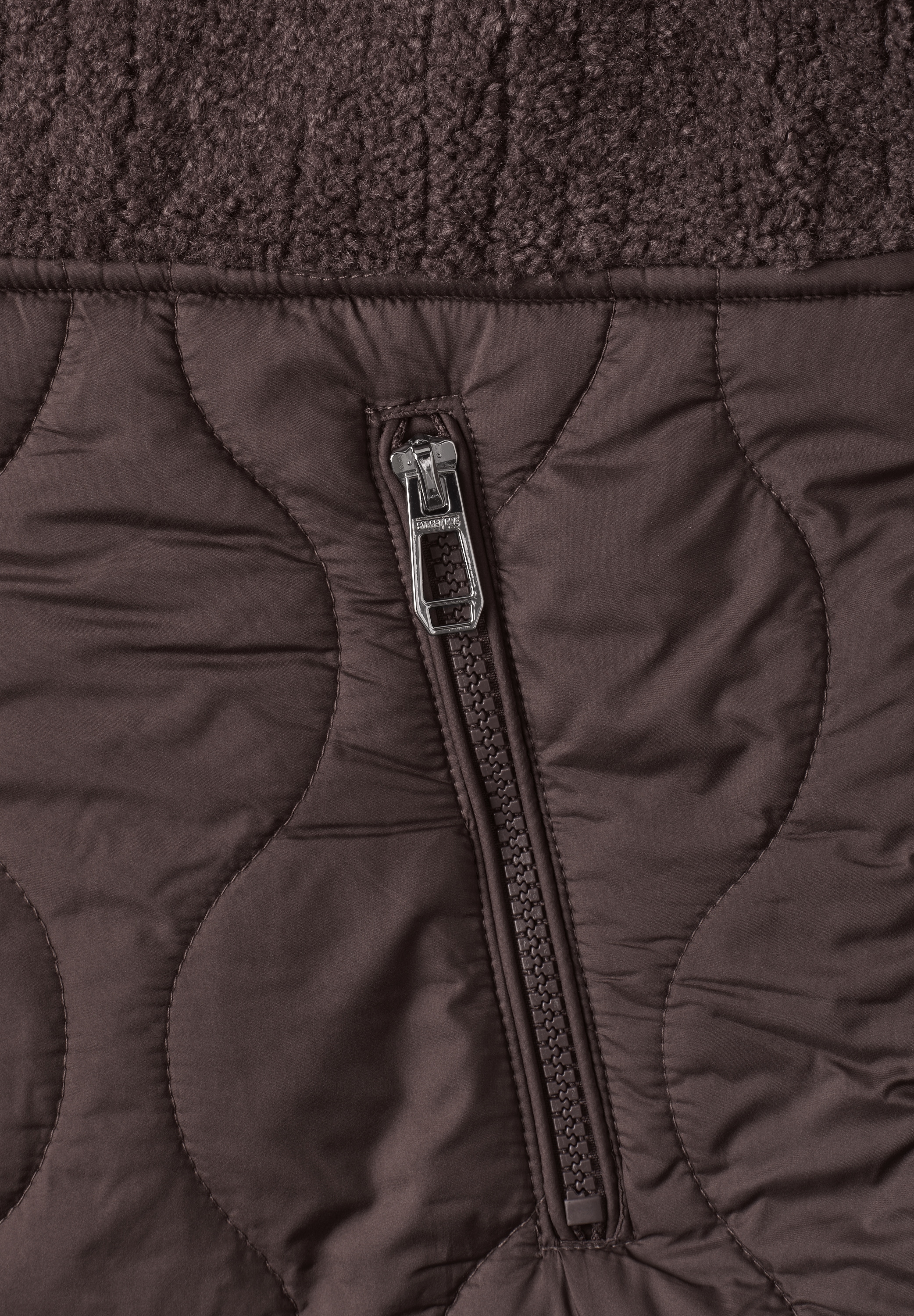 STREET ONE Kurzjacke Materialmix aus Teddy- und gesteppten Webstoff