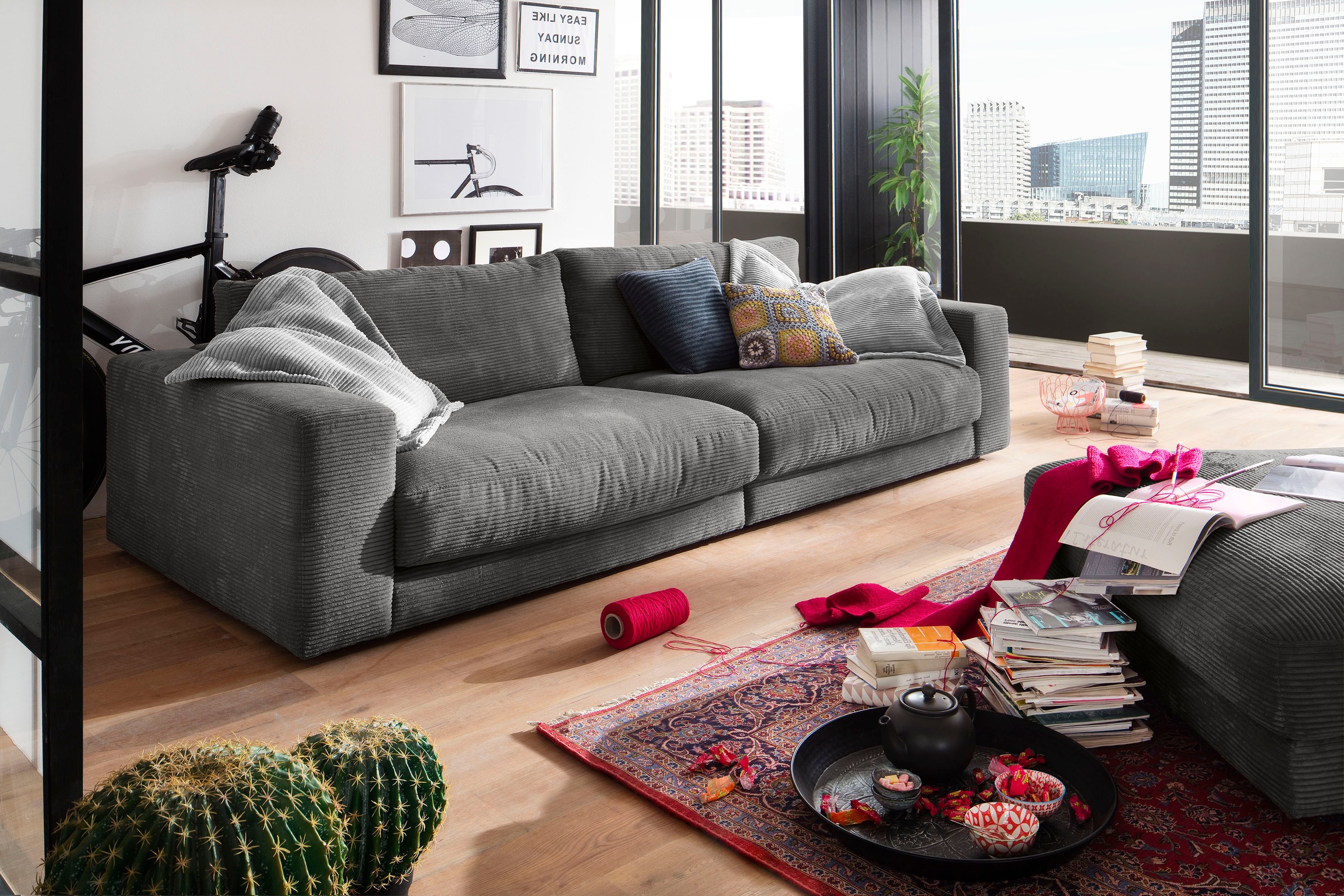 Places of Style Big-Sofa »Enisa, legere Polsterung B/T/H: 290/127/85 cm«, Zeitloses und stylisches Loungemöbel, in Fein- und Breitcord