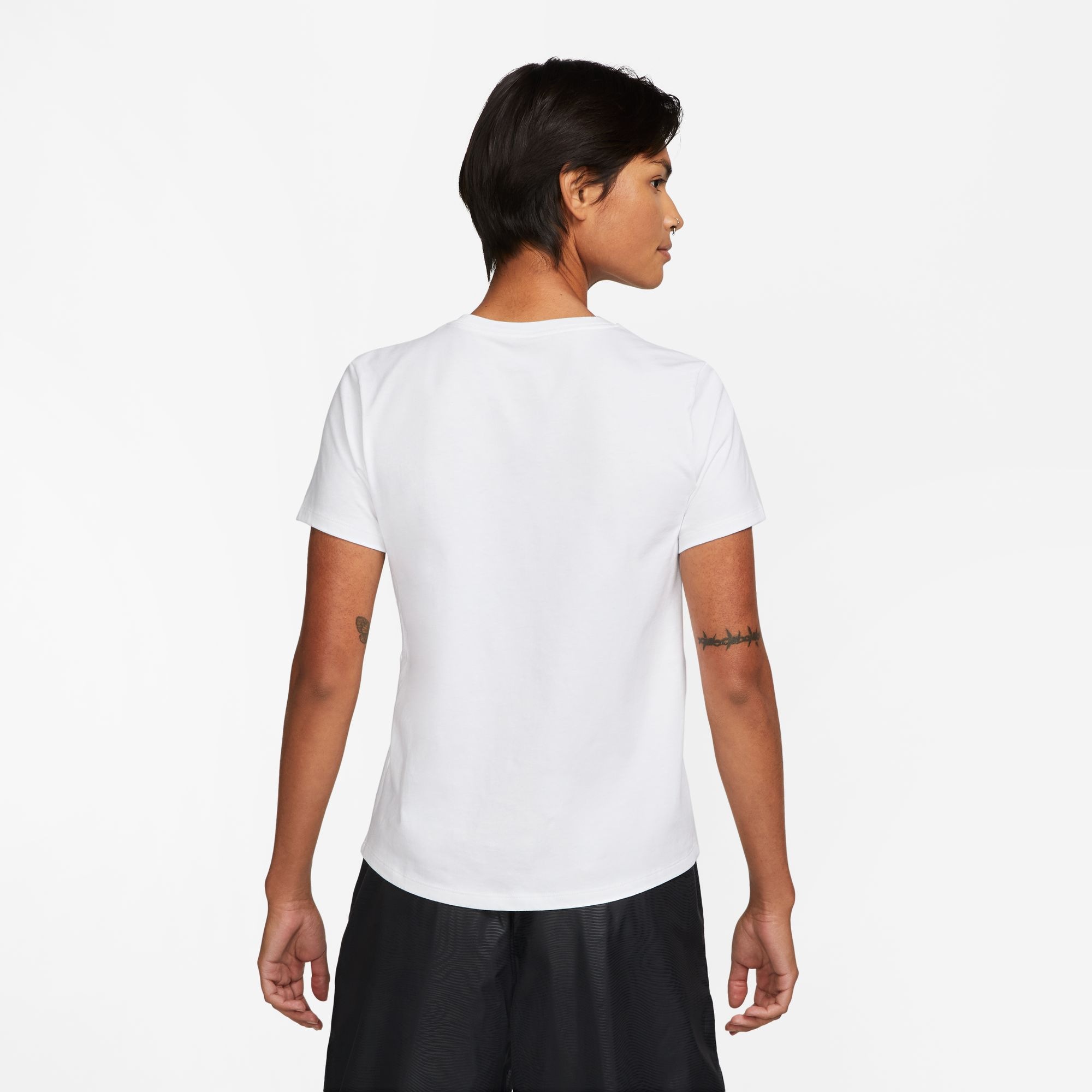 Nike Sportswear T-Shirt »ESSENTIALS WOMEN'S LOGO T-SHIRT«, Basic Damen T-Shirt mit Logo