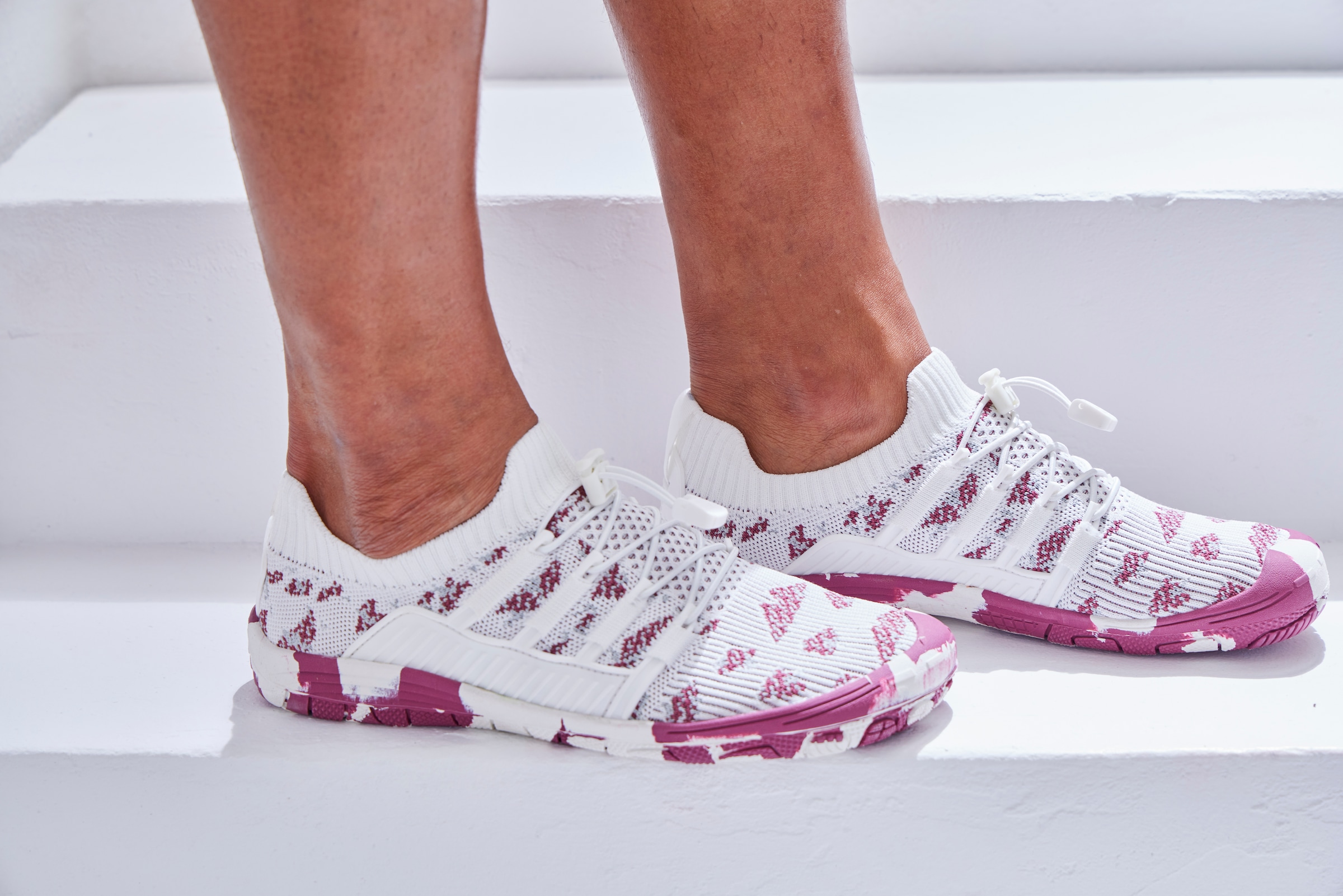 Venice Beach Aquaschuh »Badeschuh, Slipper, Wasserschuh«, mit elastischen Bändern für schnelles Reinschlüpfen, Unisex VEGAN