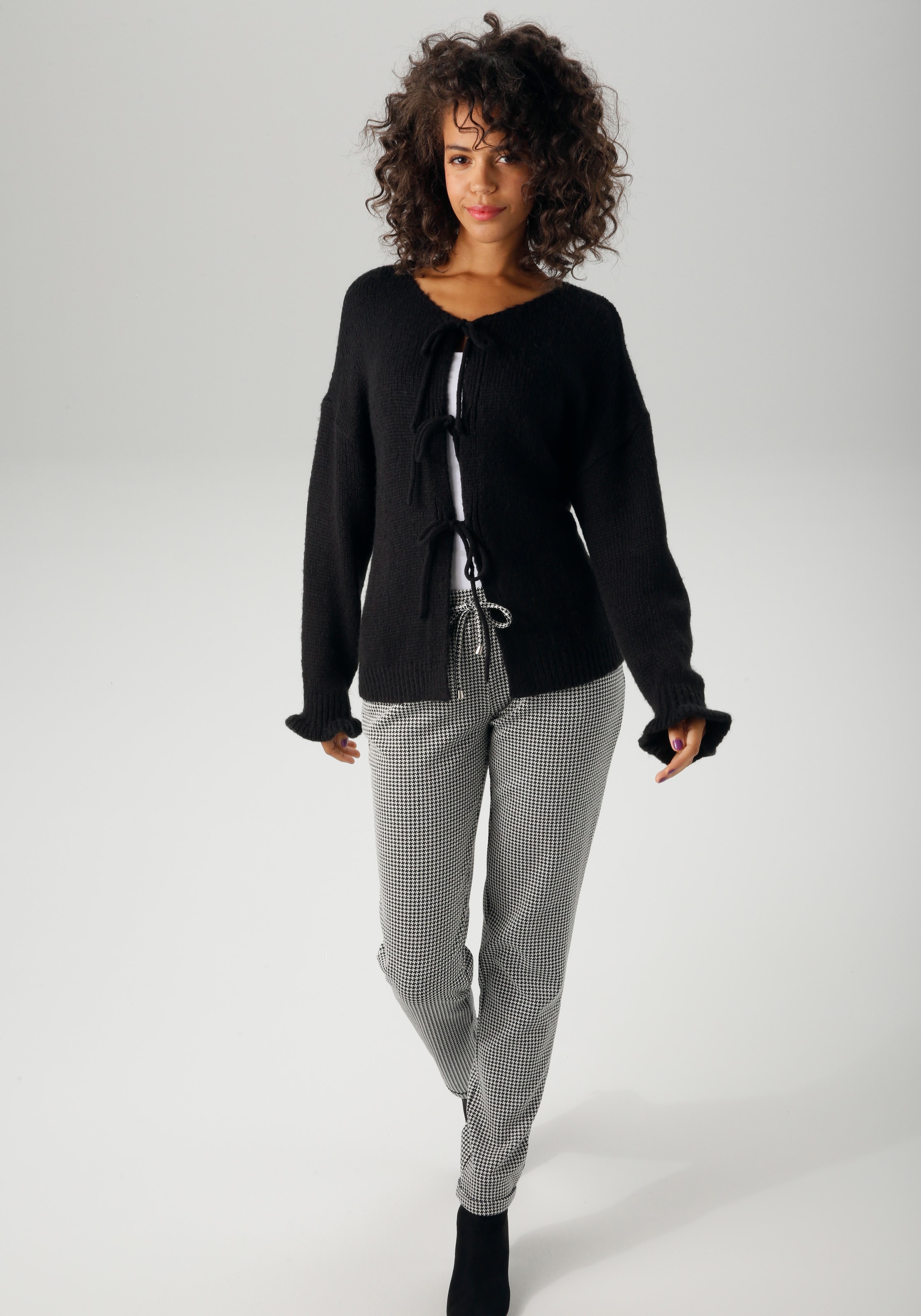 Aniston CASUAL Strickjacke mit trendigen Bindebändern zu schließen - NEUE KOLLEKTION