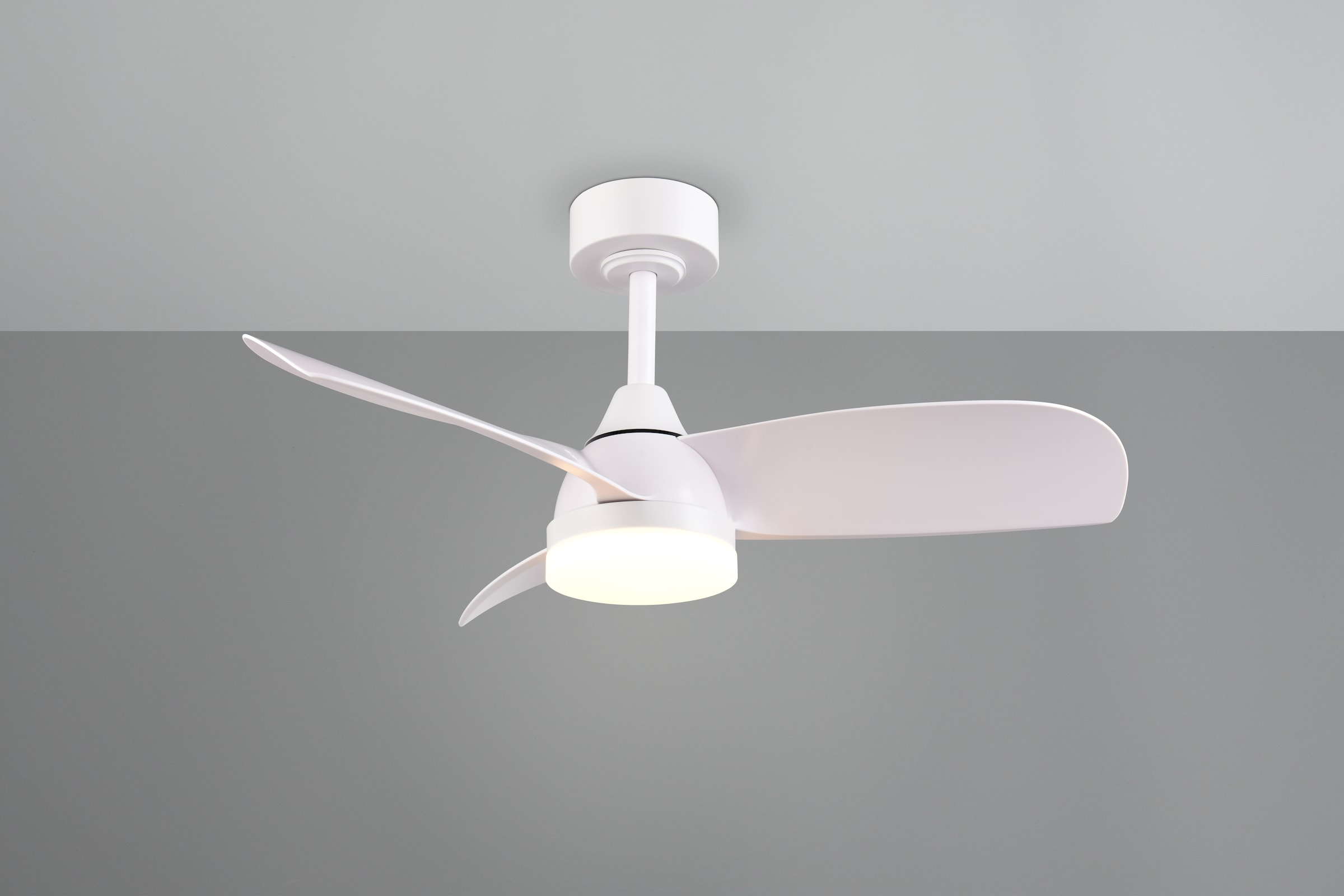 REALITY Leuchten LED Deckenleuchte »HELSINKI mit Ventilator, Deckenventilator mit Licht inkl Fernbedienung« LED-Board 1 Stk. warmweiß - kaltweiß 6 Geschwindigkeiten höhenverstellbar Vor-& Rücklauf dimmbar Nachtlicht