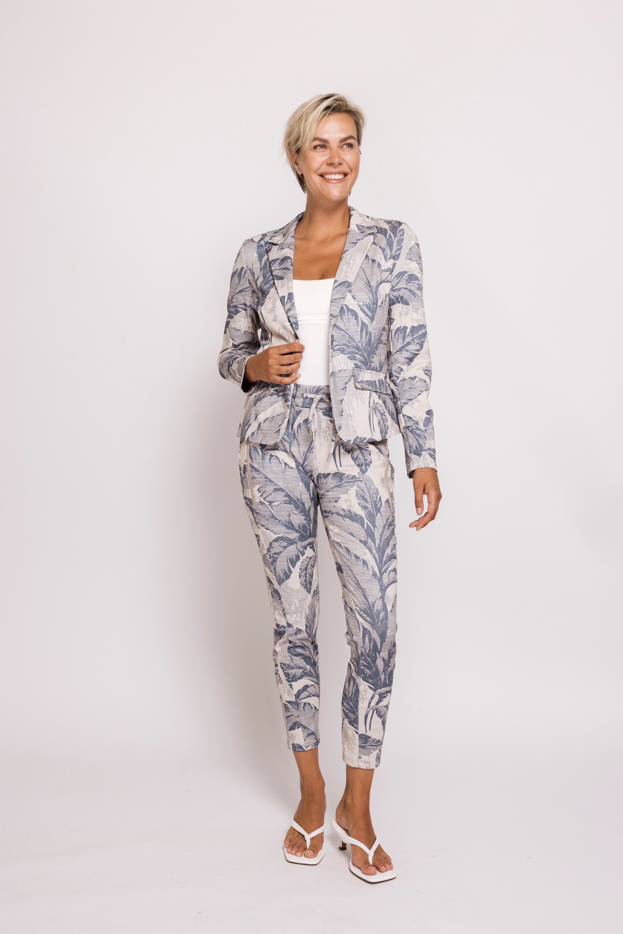 Zhrill Stoffhose »ZHCHIARA CASUAL«  schmale Passform, für den Alltag, mit Bindeband und Gummizug