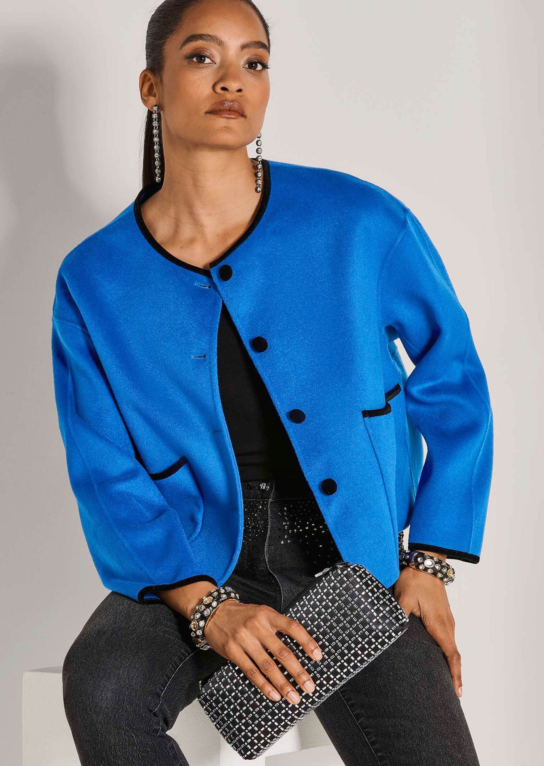 MADELEINE Kurzjacke »Blazer Trendige Kurzjacke mit Kontrastdetails« Aufgesetzte Taschen