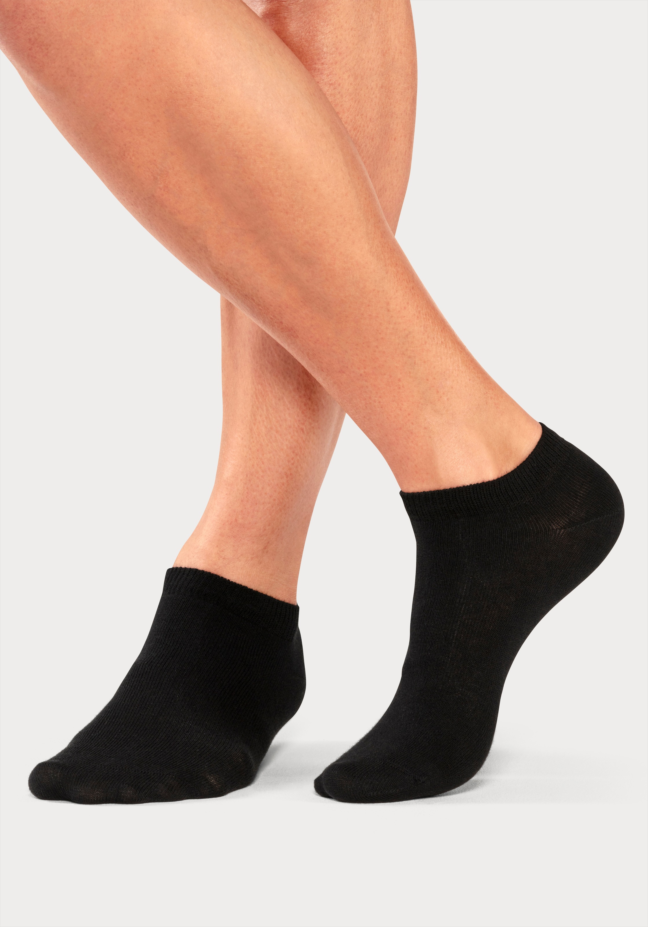 Bench. Sneakersocken, (Federtasche, 8 Paar), in ansprechendem Mäppchen mit Reißverschluss