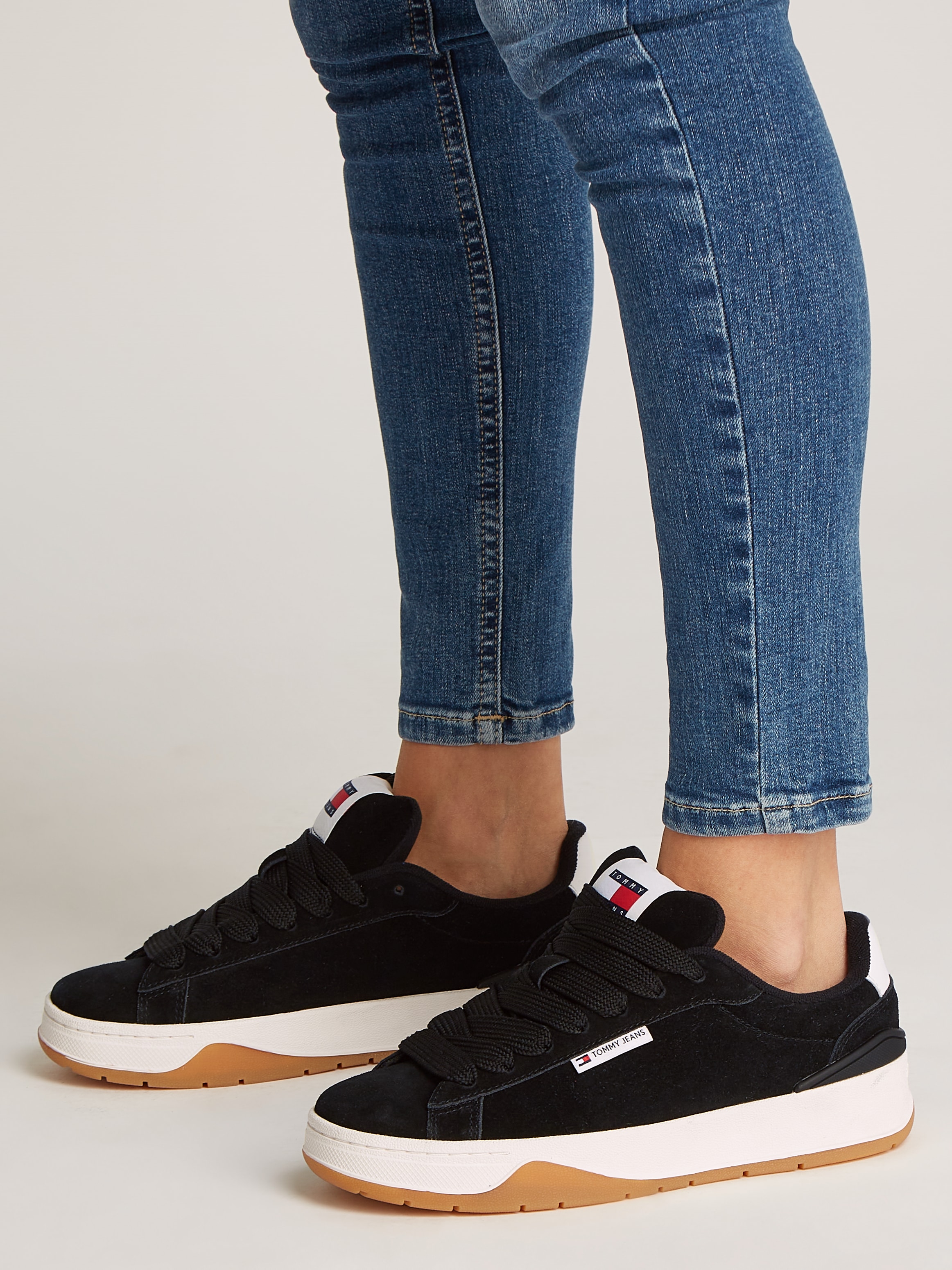 Tommy Jeans Plateausneaker »TJW SKATE SNEAKER«, Freizeitschuh, Halbschuh, Schnürschuh mit gepolstertem Schaftrand